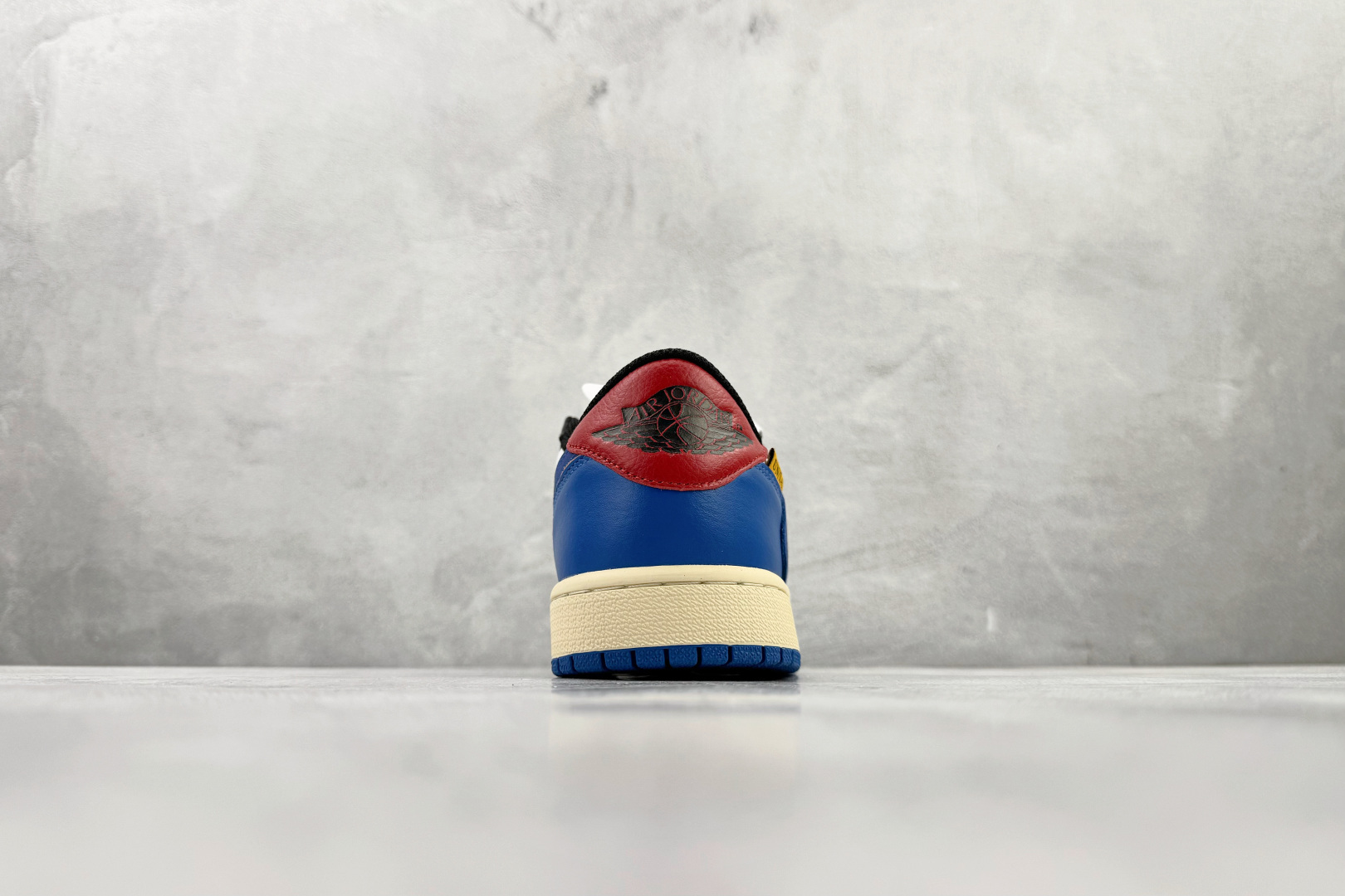河源 【定制球鞋】Travis Scott x Jordan Air Jordan 1 白蓝蓝货号：DM