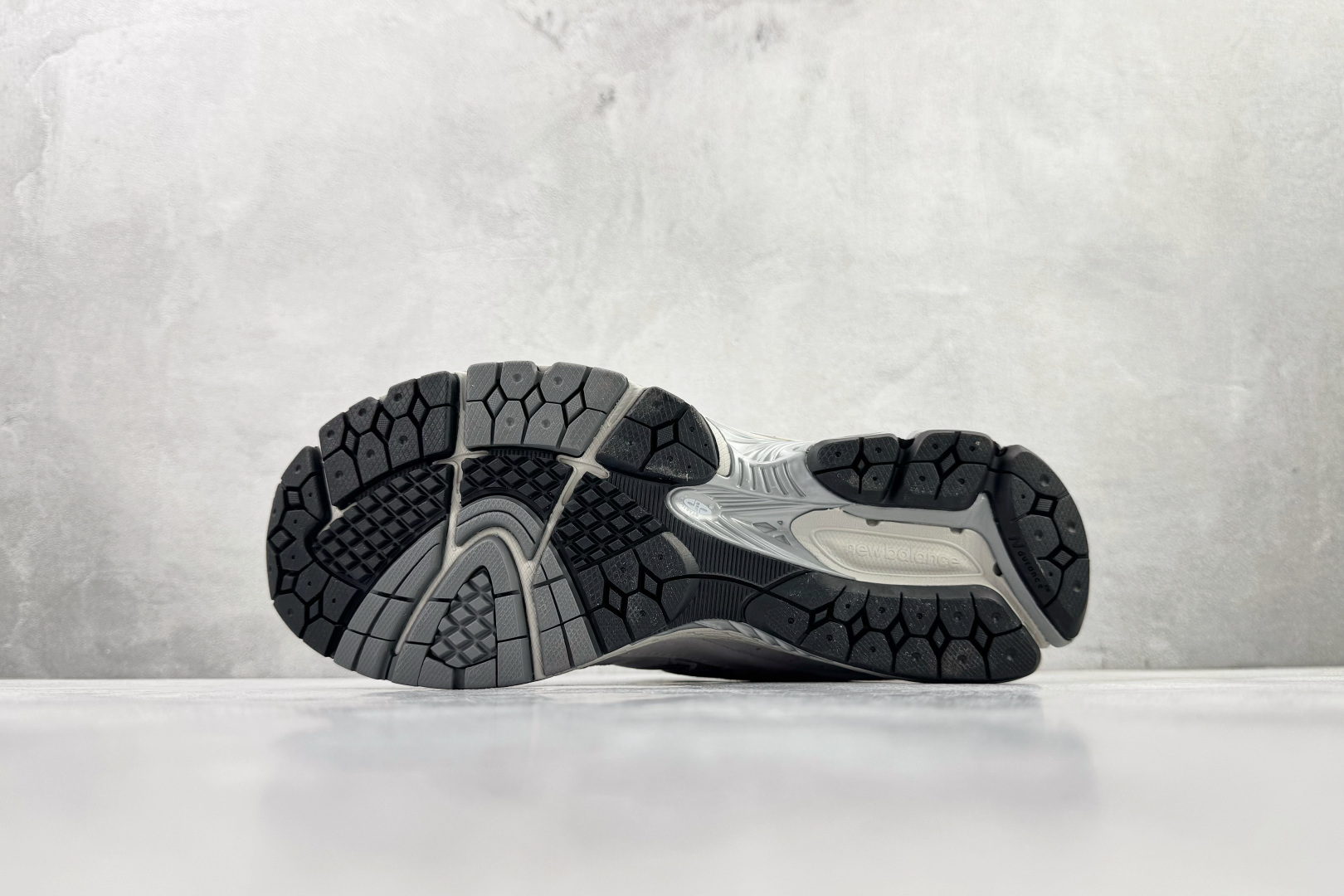 New Balance NB 2002R 云雾灰 ML2002R0