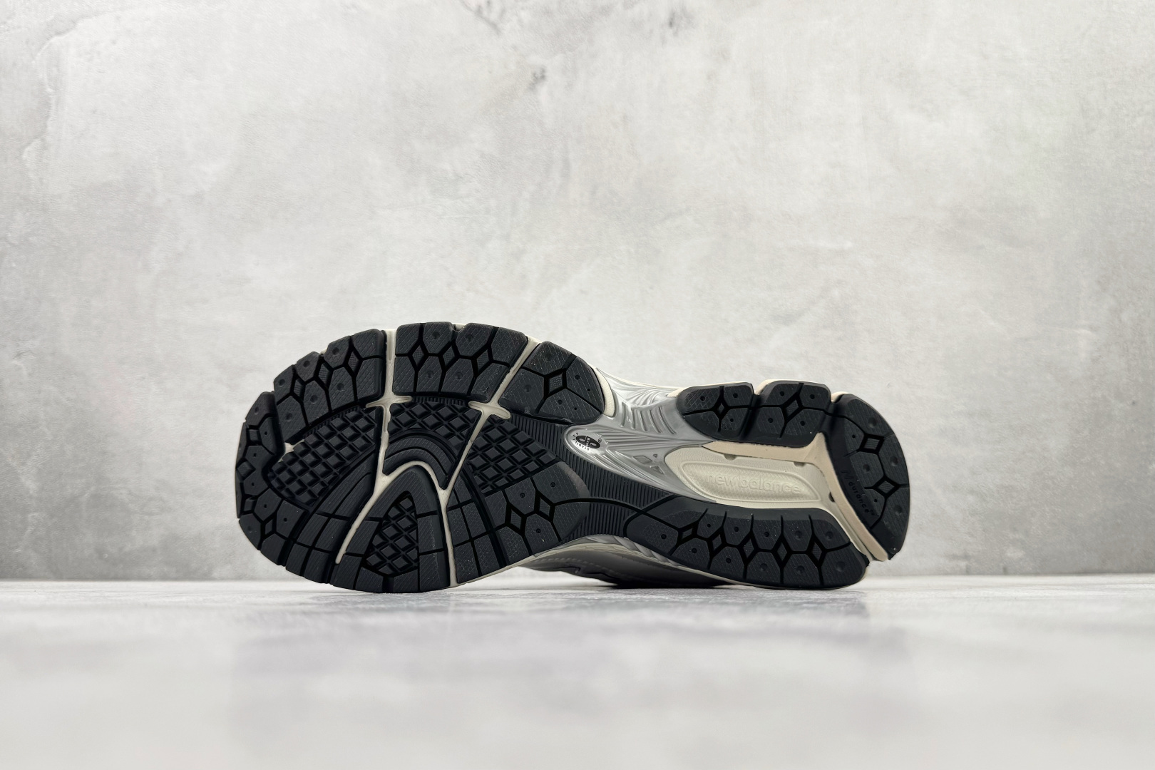 New Balance NB 2002R 米白 ML2002RQ