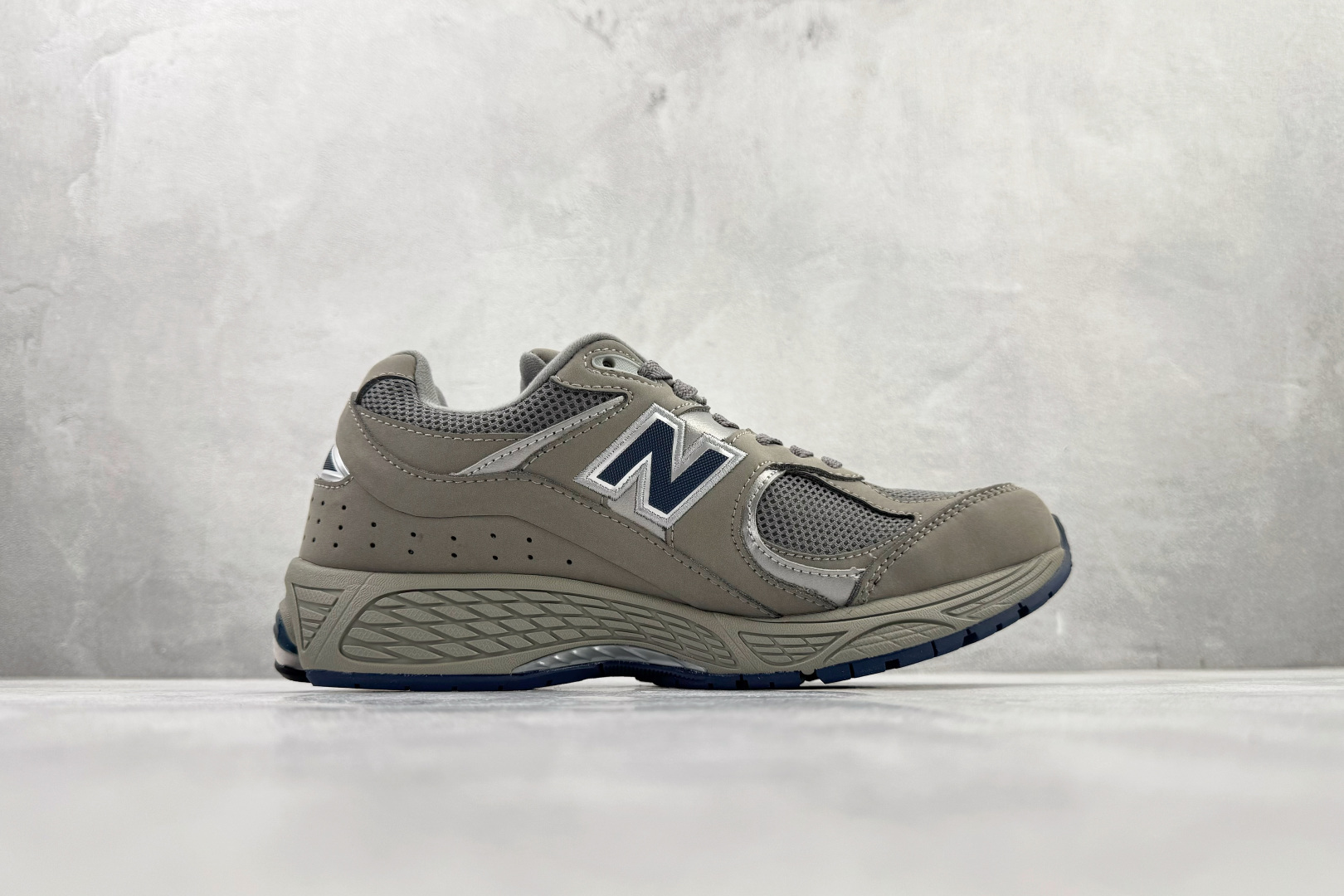 New Balance NB 2002R 经典灰 ML2002RA