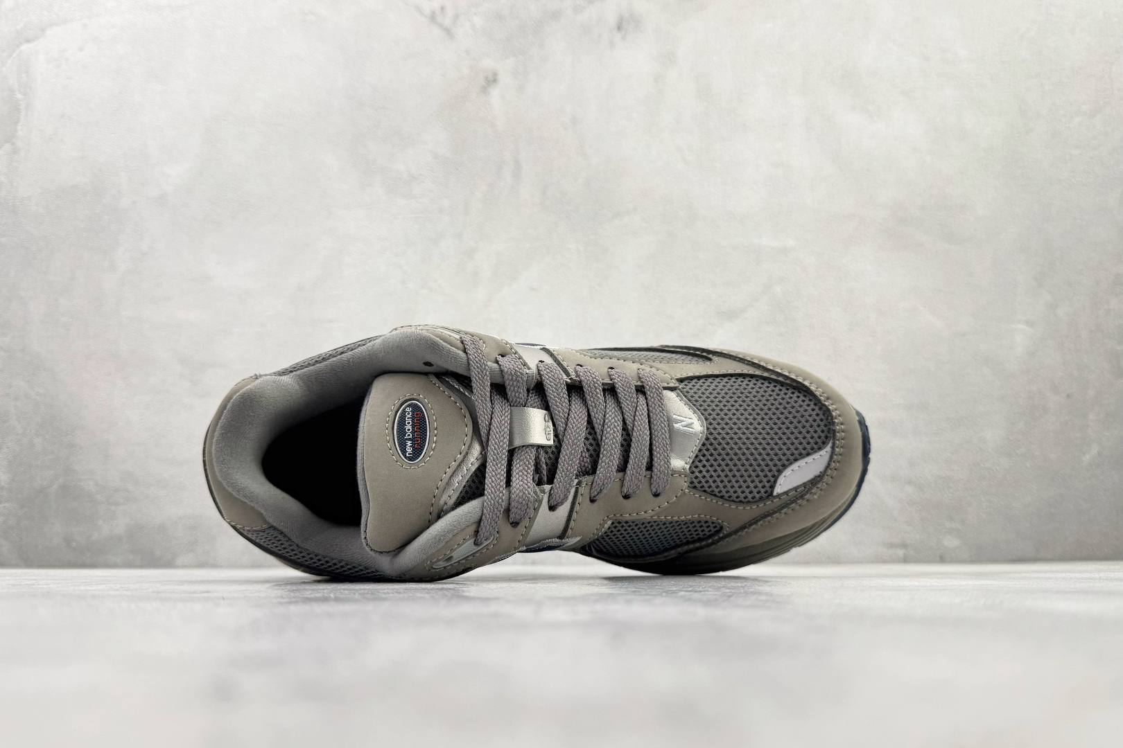 New Balance NB 2002R 经典灰 ML2002RA