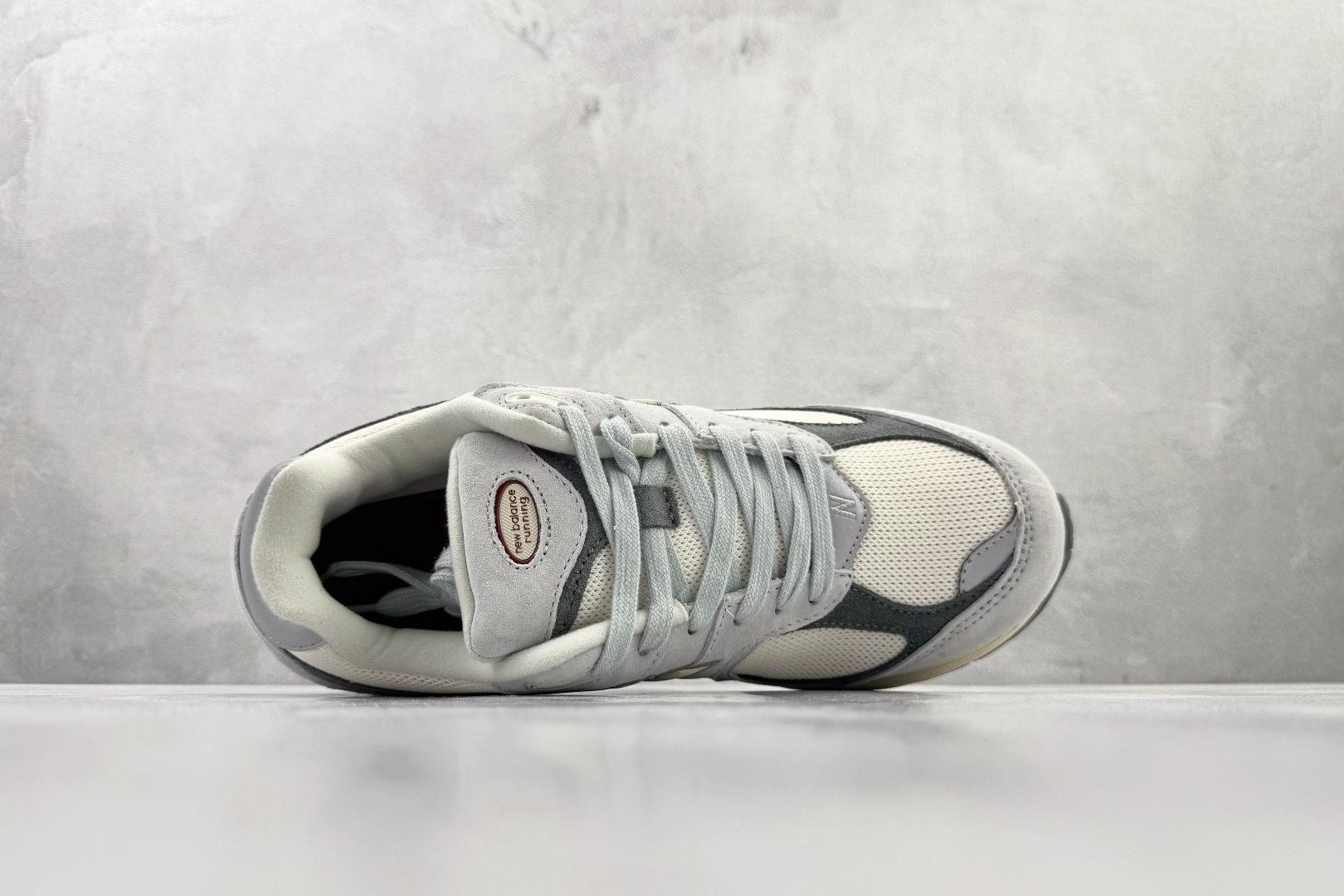 New Balance NB 2002R 米灰色 M2002RLN