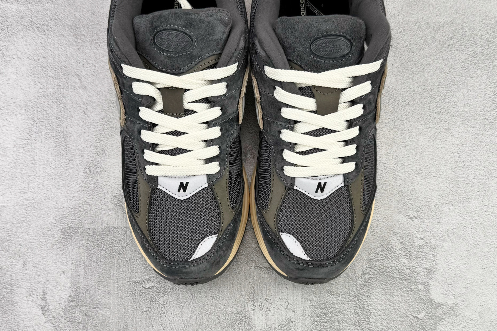 New Balance NB 2002R 灰碳 M2002RHO