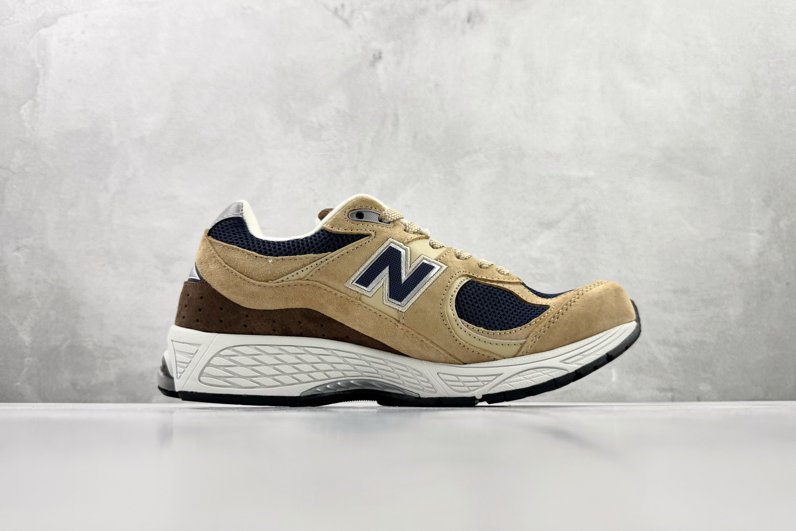 New Balance NB 2002R 卡其色 ML2002R5