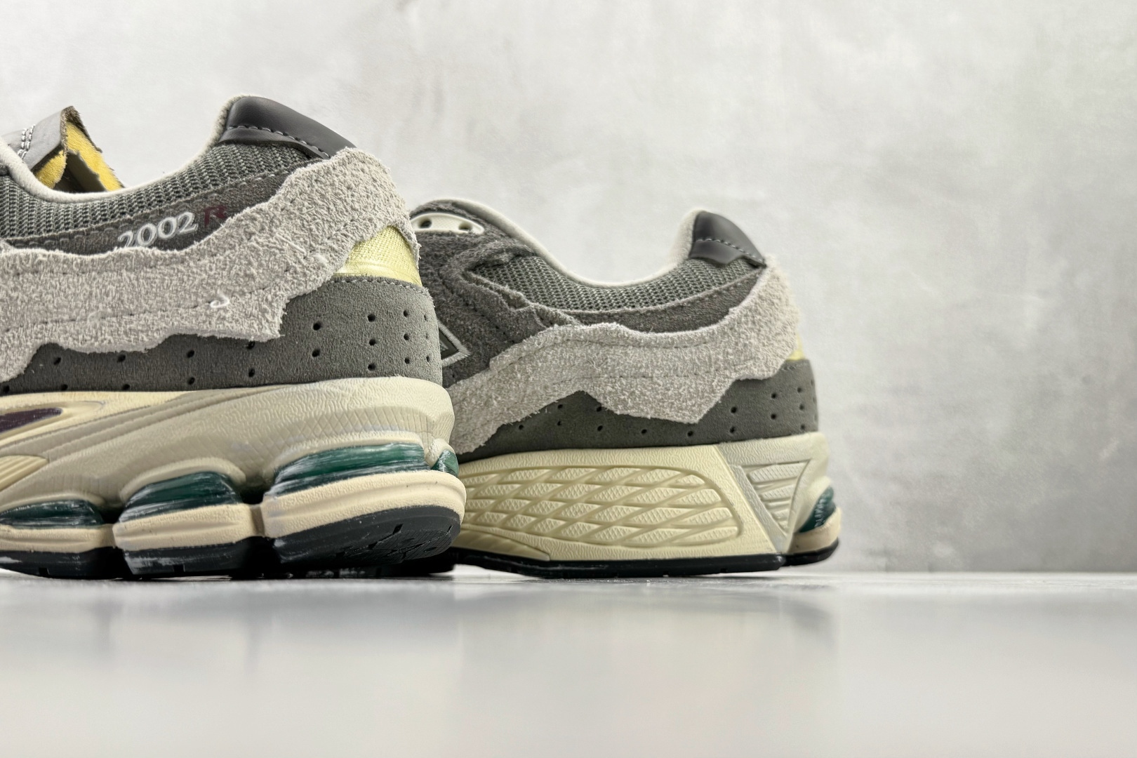 New Balance NB 2002R 云雨灰 M2002RDA