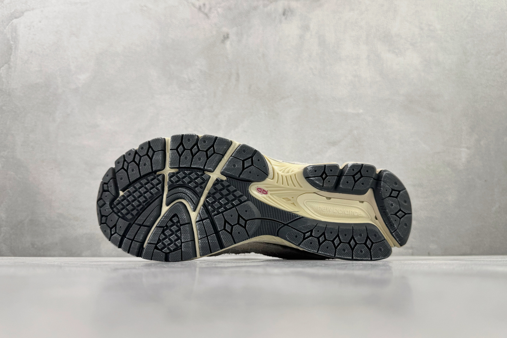 New Balance NB 2002R 云雨灰 M2002RDA