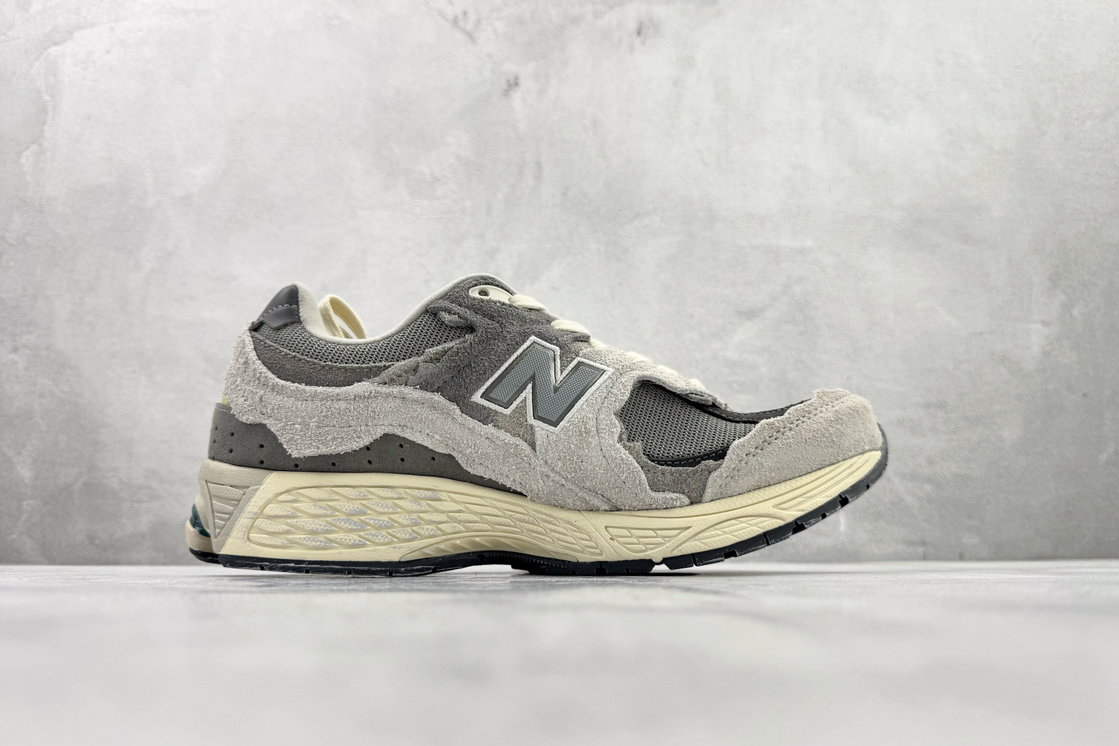 New Balance NB 2002R 云雨灰 M2002RDA