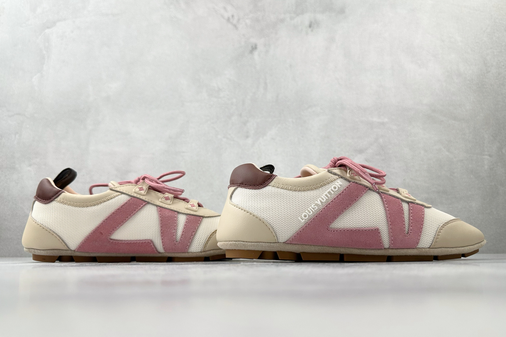 最强性价比 LOUIS VUITTSneakerina 粉色 1AHOTB