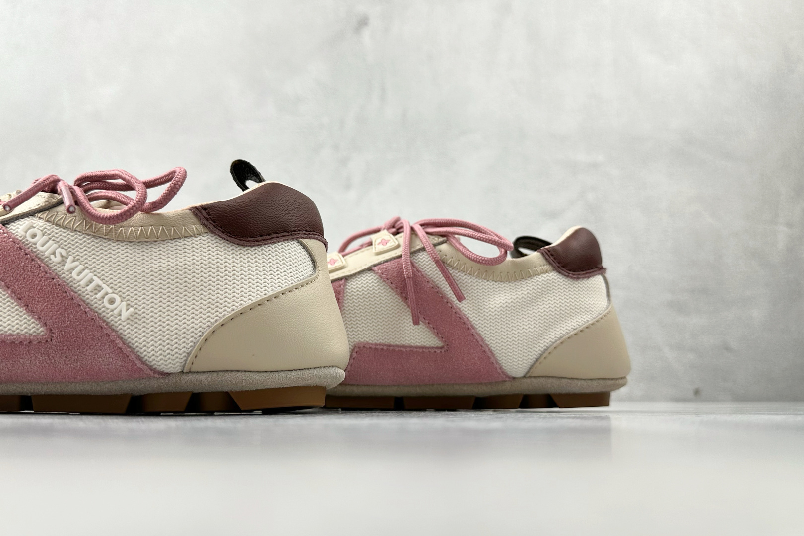 最强性价比 LOUIS VUITTSneakerina 粉色 1AHOTB