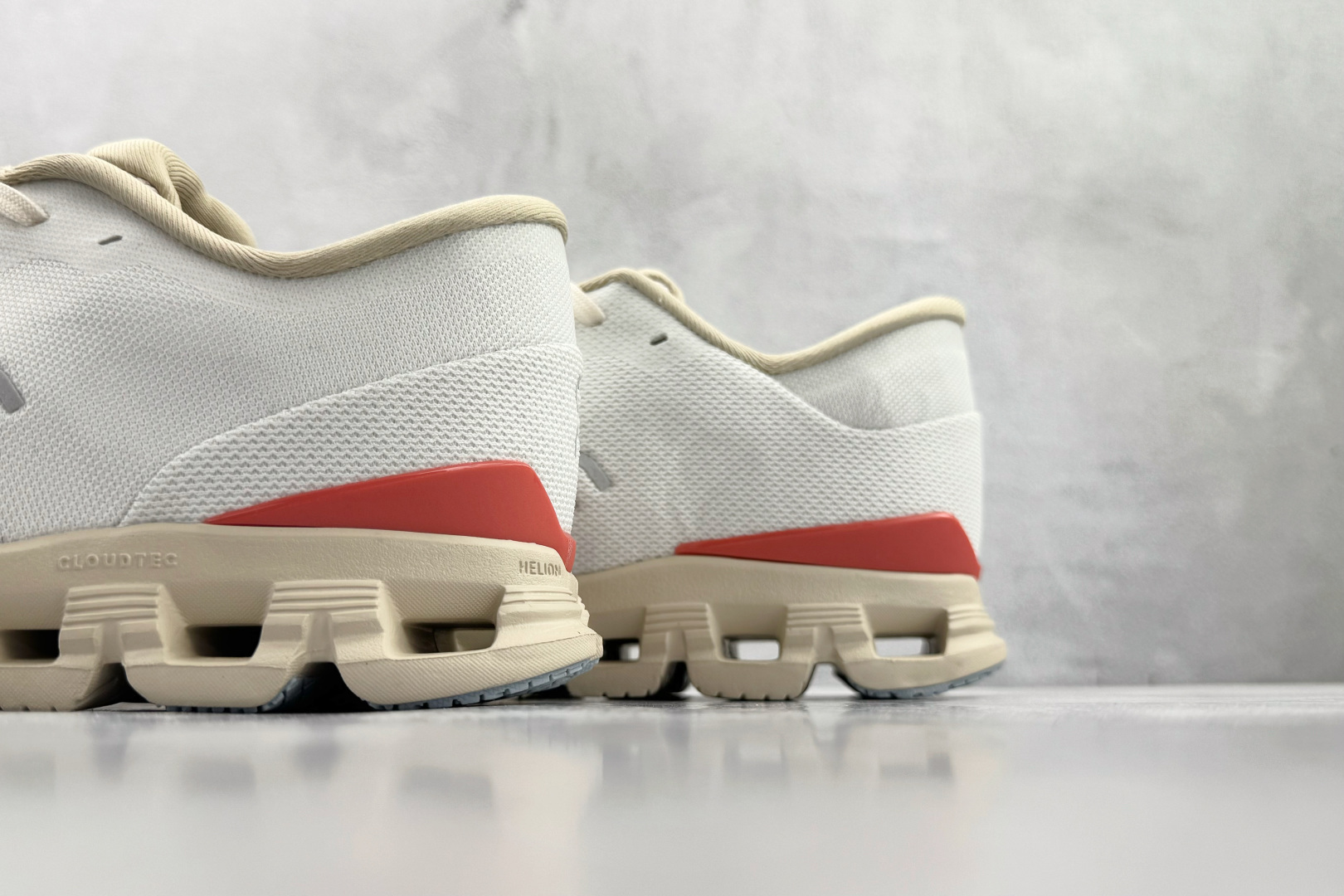 On昂跑 Cloud X4 WMNS 象牙白 3WE30073297