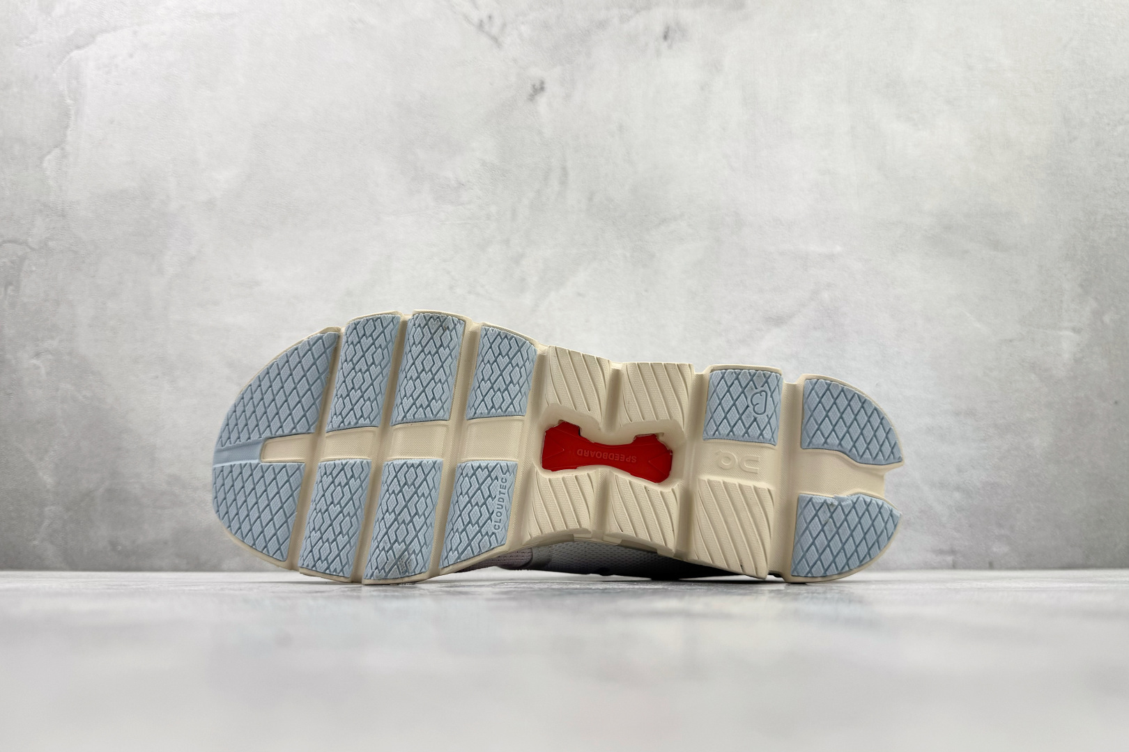 On昂跑 Cloud X4 WMNS 象牙白 3WE30073297