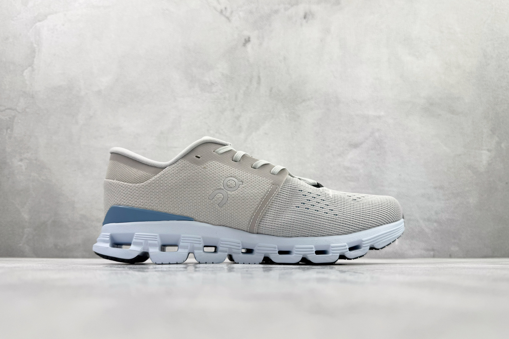On昂跑 Cloud X4 WMNS 灰银 3WE30073278