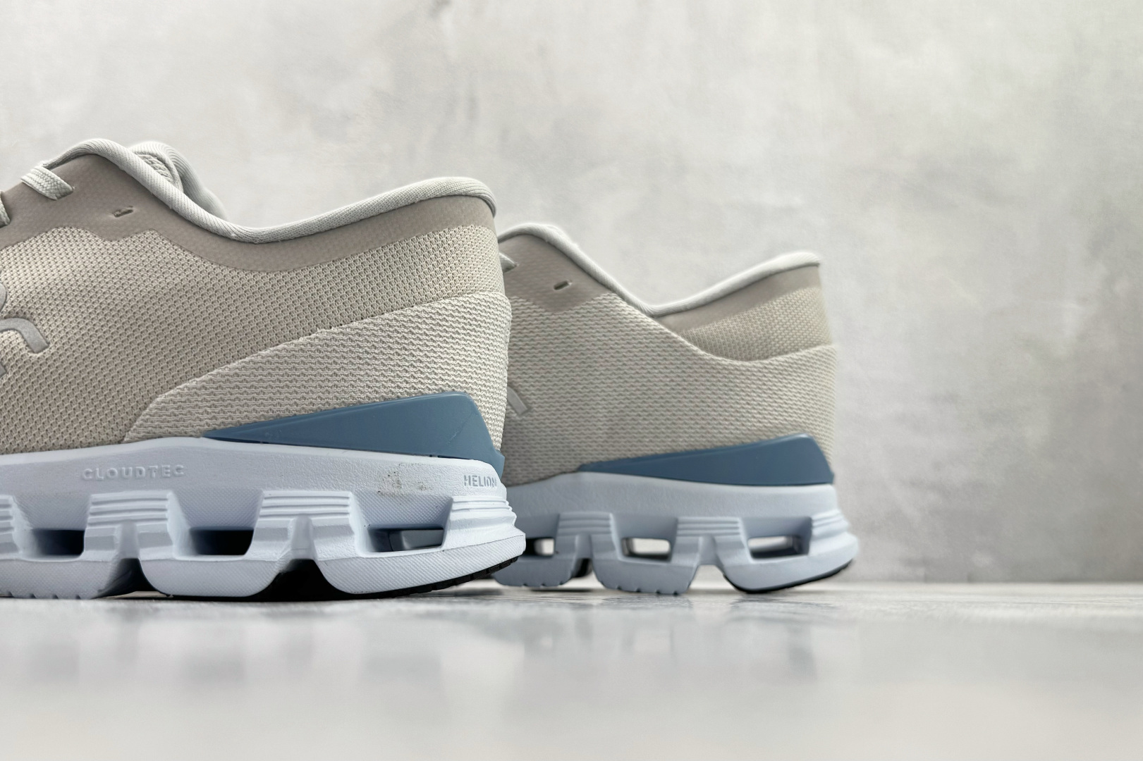 On昂跑 Cloud X4 WMNS 灰银 3WE30073278