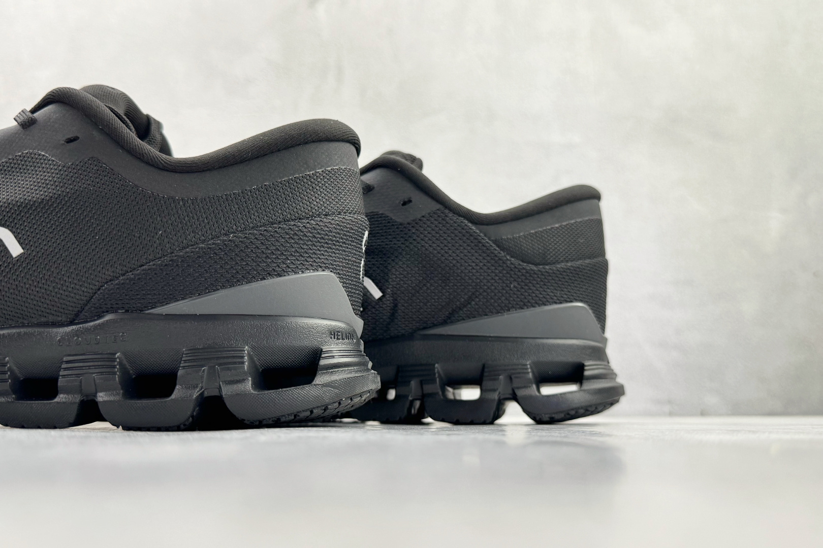 On昂跑 Cloud X4 WMNS 黑色 3ME30040106