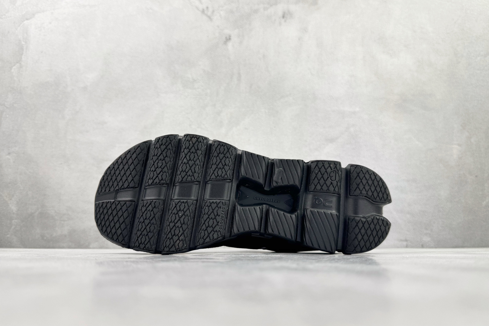 On昂跑 Cloud X4 WMNS 黑色 3ME30040106