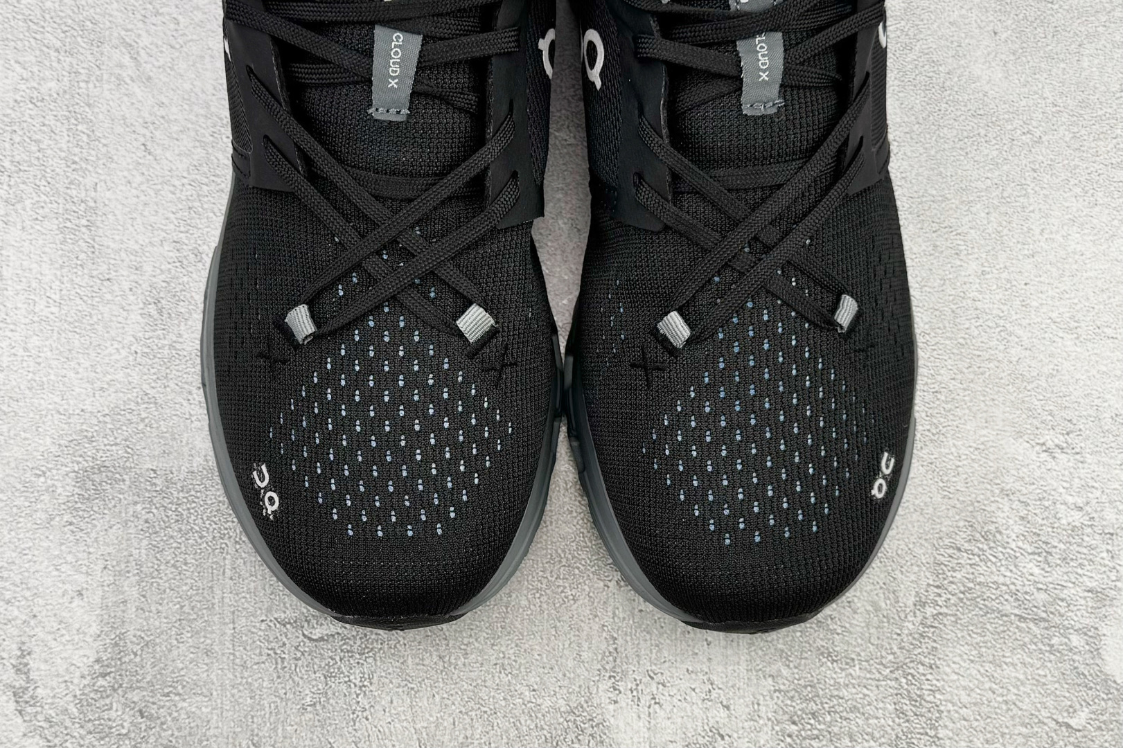 On昂跑 Cloud X4 WMNS 黑浅蓝 3ME30041446