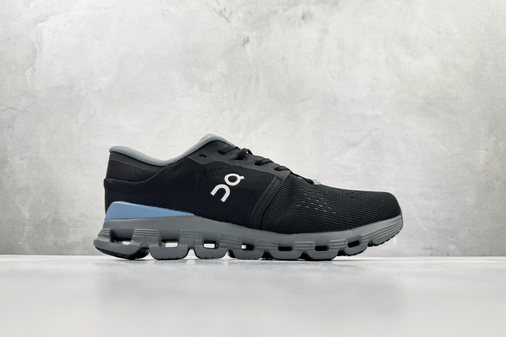 On昂跑 Cloud X4 WMNS 黑浅蓝 3ME30041446