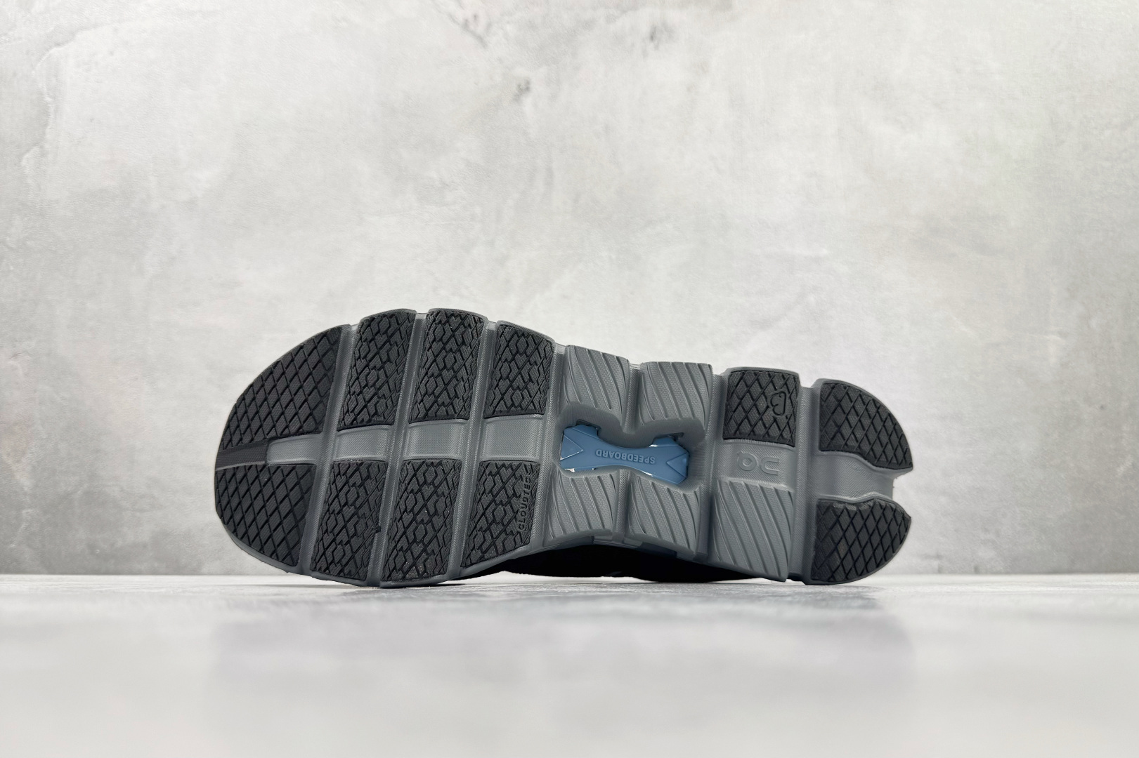 On昂跑 Cloud X4 WMNS 黑浅蓝 3ME30041446