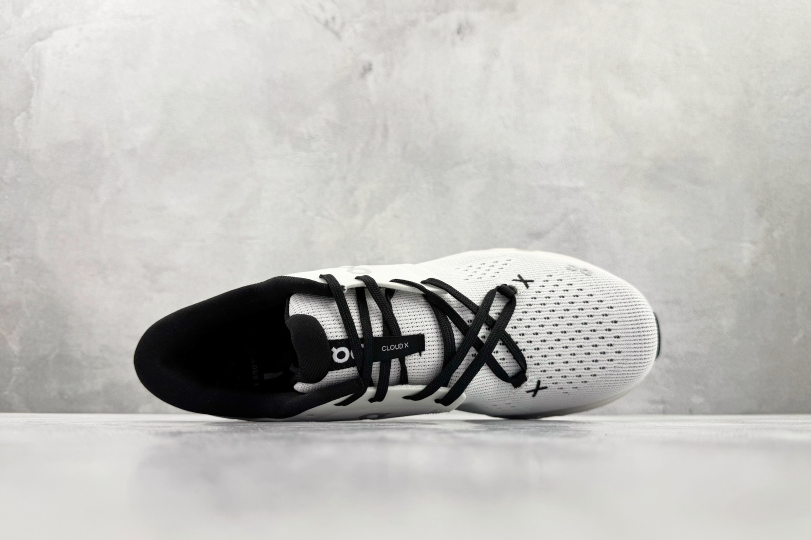 On昂跑 Cloud X4 WMNS 白黑 3ME30040791