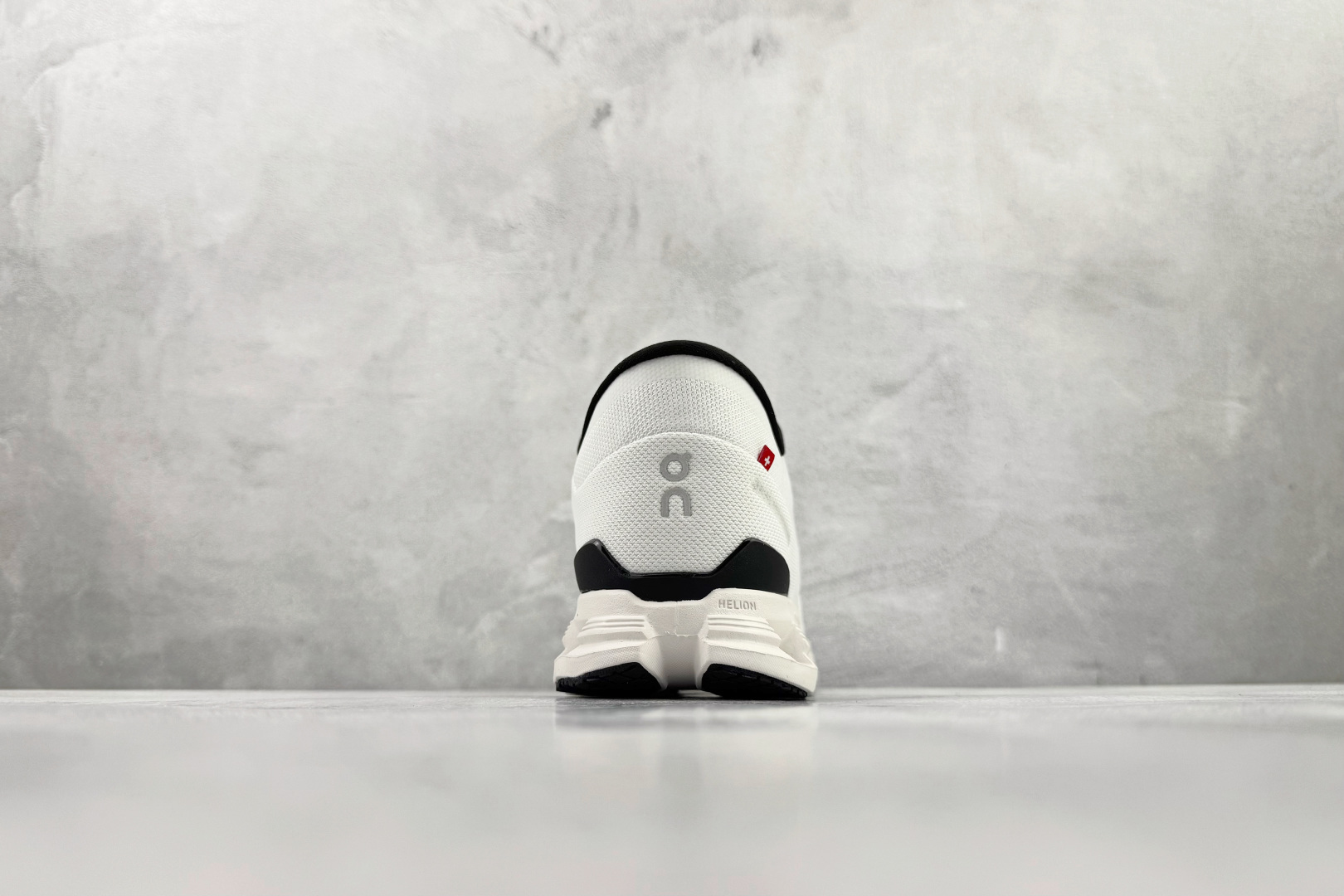 On昂跑 Cloud X4 WMNS 白黑 3ME30040791