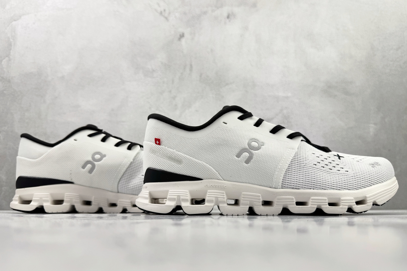 On昂跑 Cloud X4 WMNS 白黑 3ME30040791