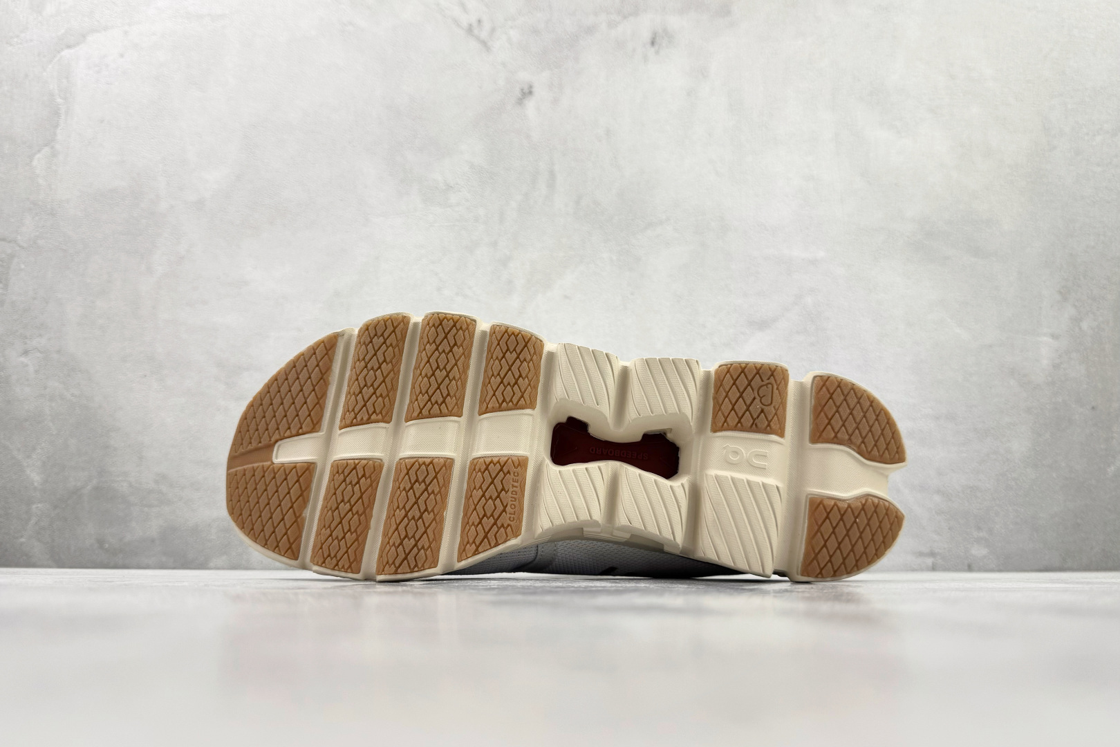 On昂跑 Cloud X4 WMNS 象牙白红 3WF10572734