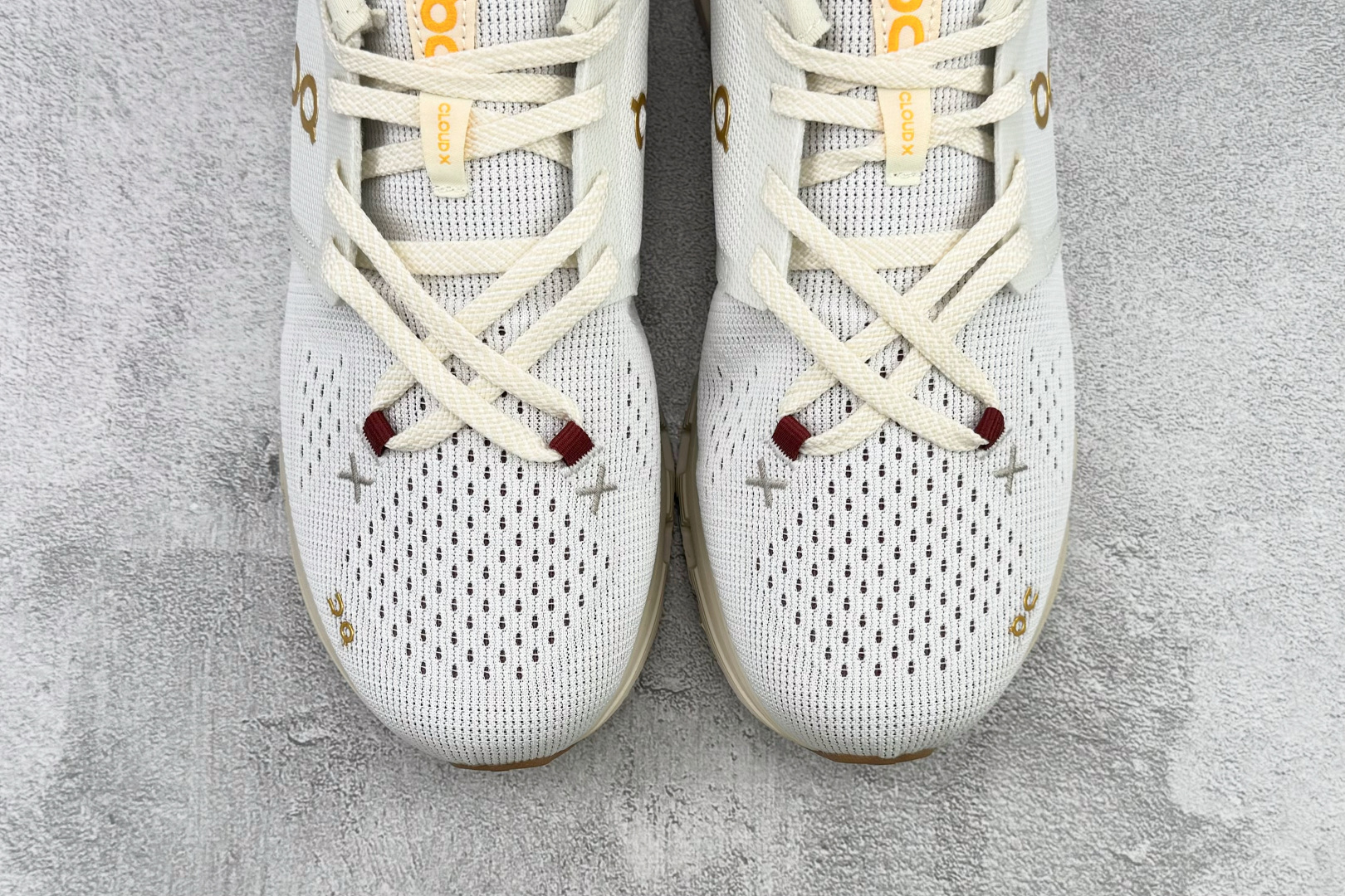 On昂跑 Cloud X4 WMNS 象牙白红 3WF10572734