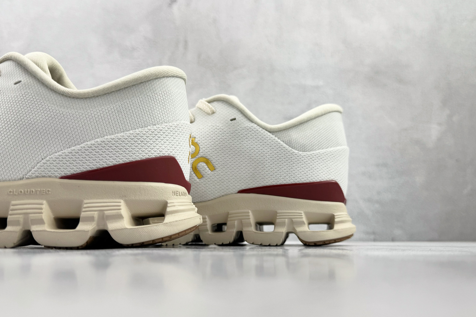 On昂跑 Cloud X4 WMNS 象牙白红 3WF10572734