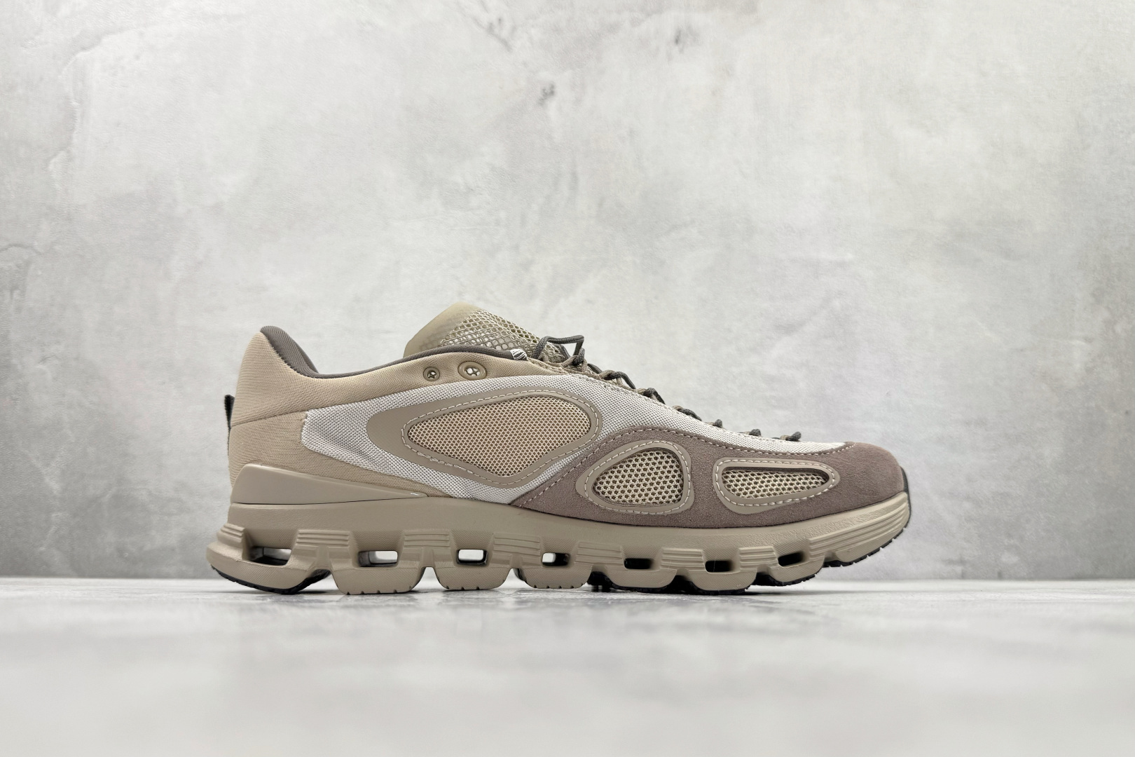 FKA twigs x On昂跑 Cloud X4 米色 3WF10700603