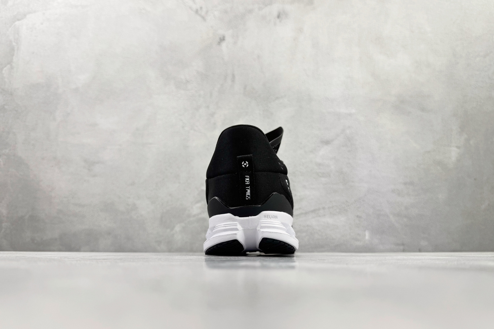 FKA twigs x On昂跑 Cloud X4 黑色 3MF10910556