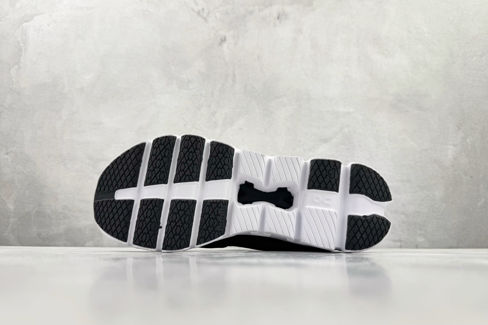 FKA twigs x On昂跑 Cloud X4 黑色 3MF10910556