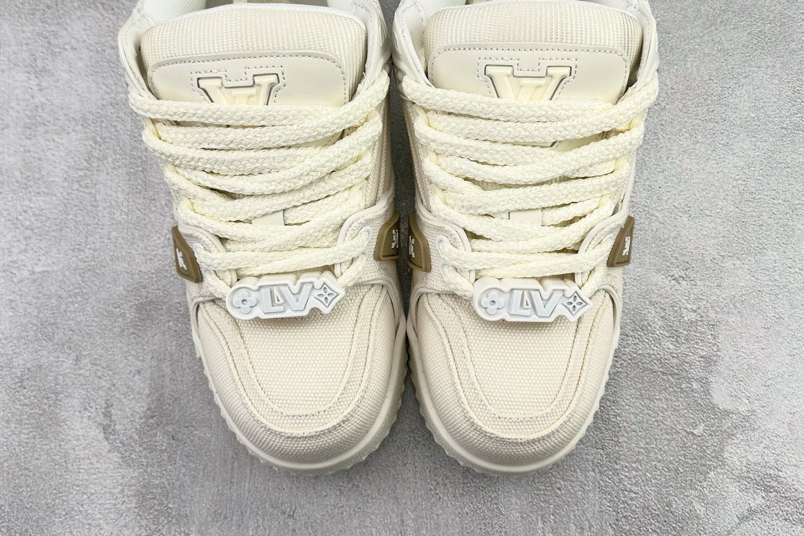 爆款跑量神器 LOUIS VUITTTrainer Maxi 小胖丁白色 1A8MCG