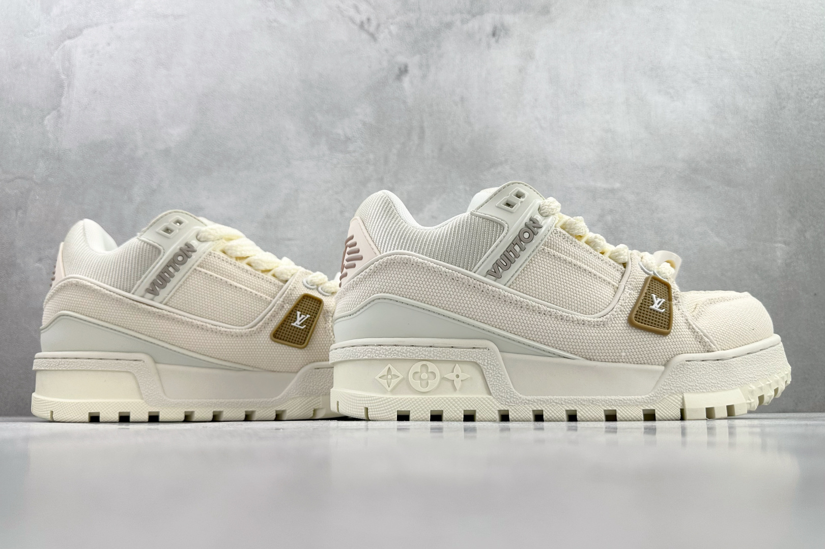 爆款跑量神器 LOUIS VUITTTrainer Maxi 小胖丁白色 1A8MCG