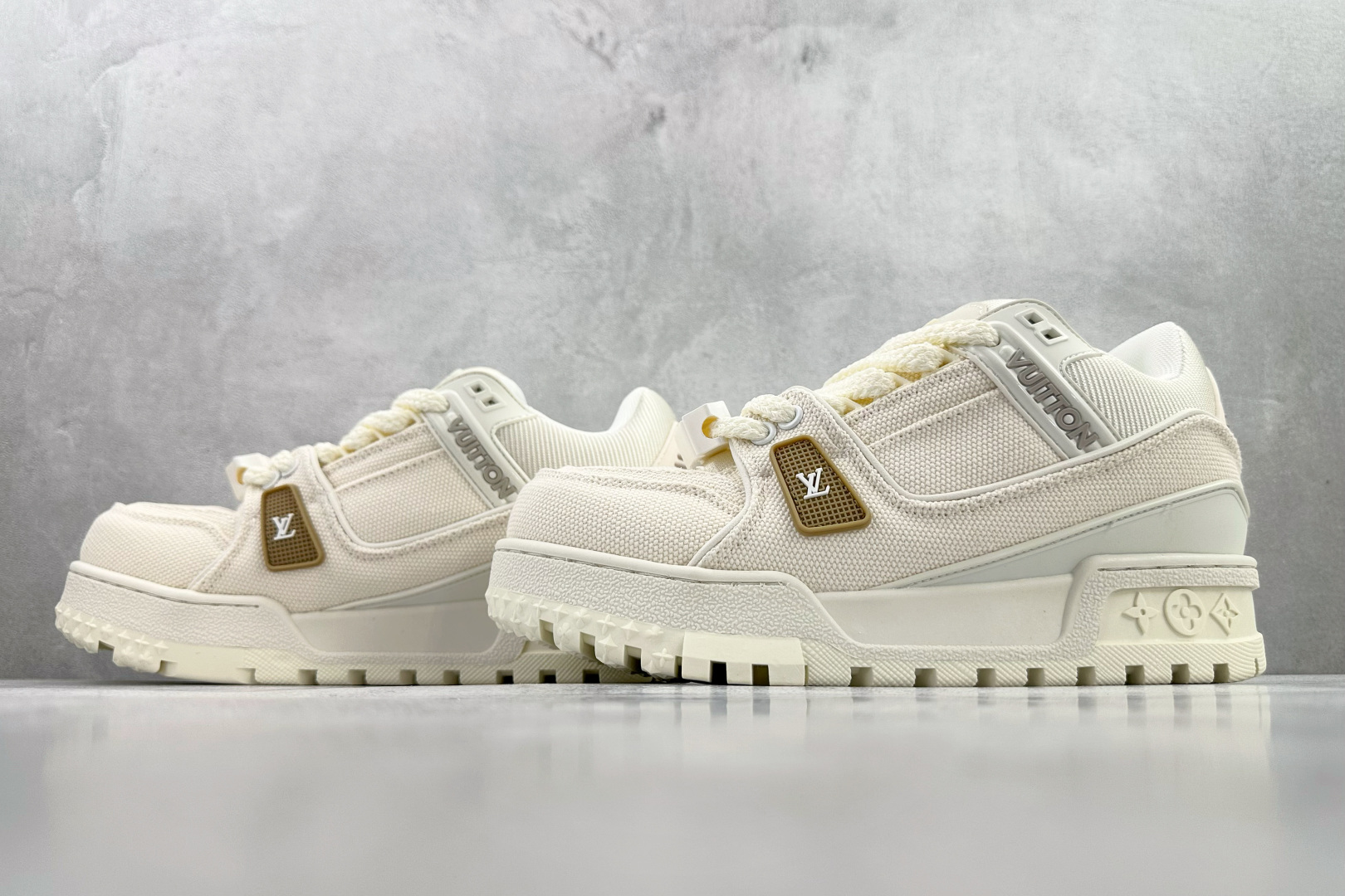 爆款跑量神器 LOUIS VUITTTrainer Maxi 小胖丁白色 1A8MCG