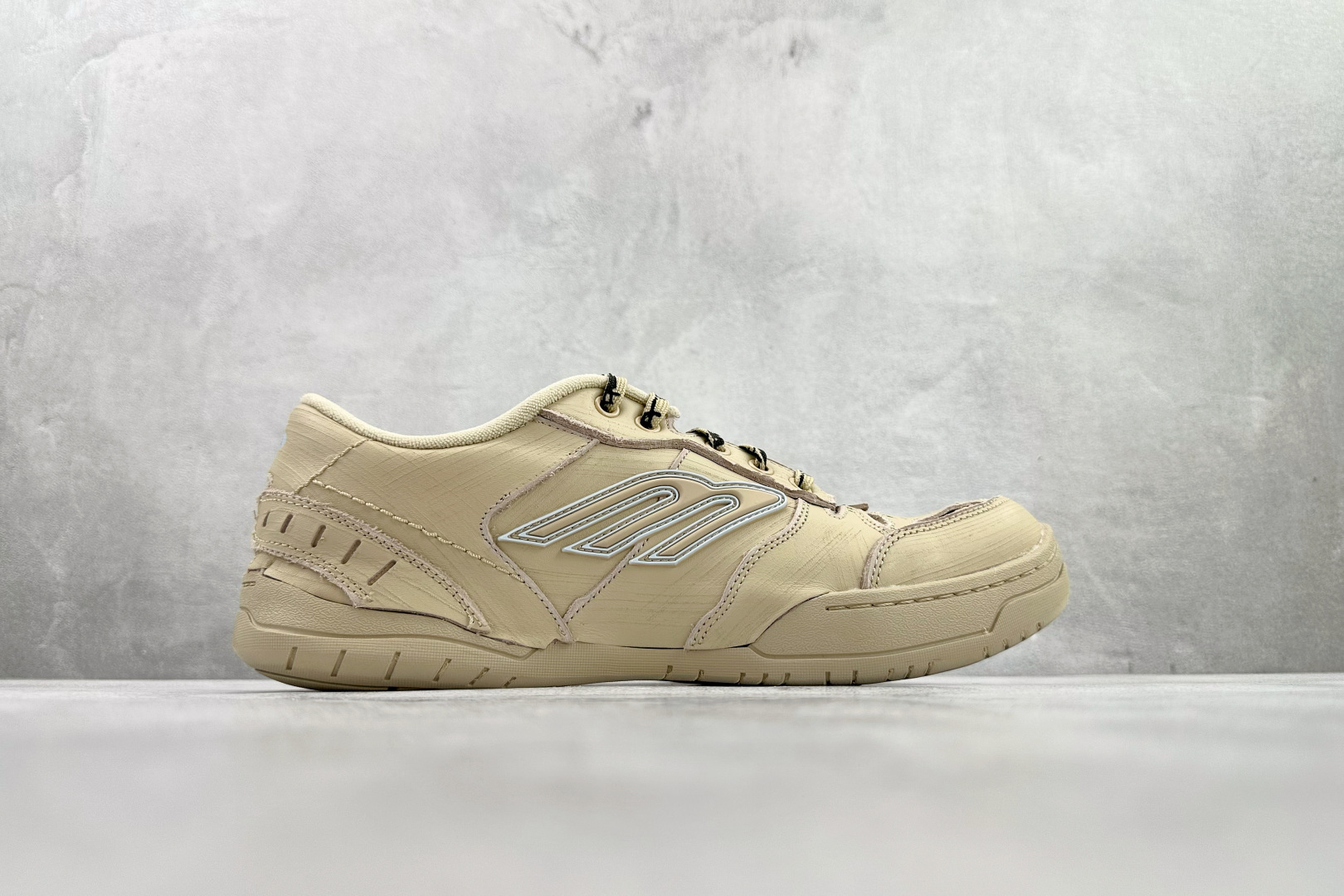 全新工厂开发 Balenciaga巴黎世家 Hamptons Worn-Out 米色 841763WCURS