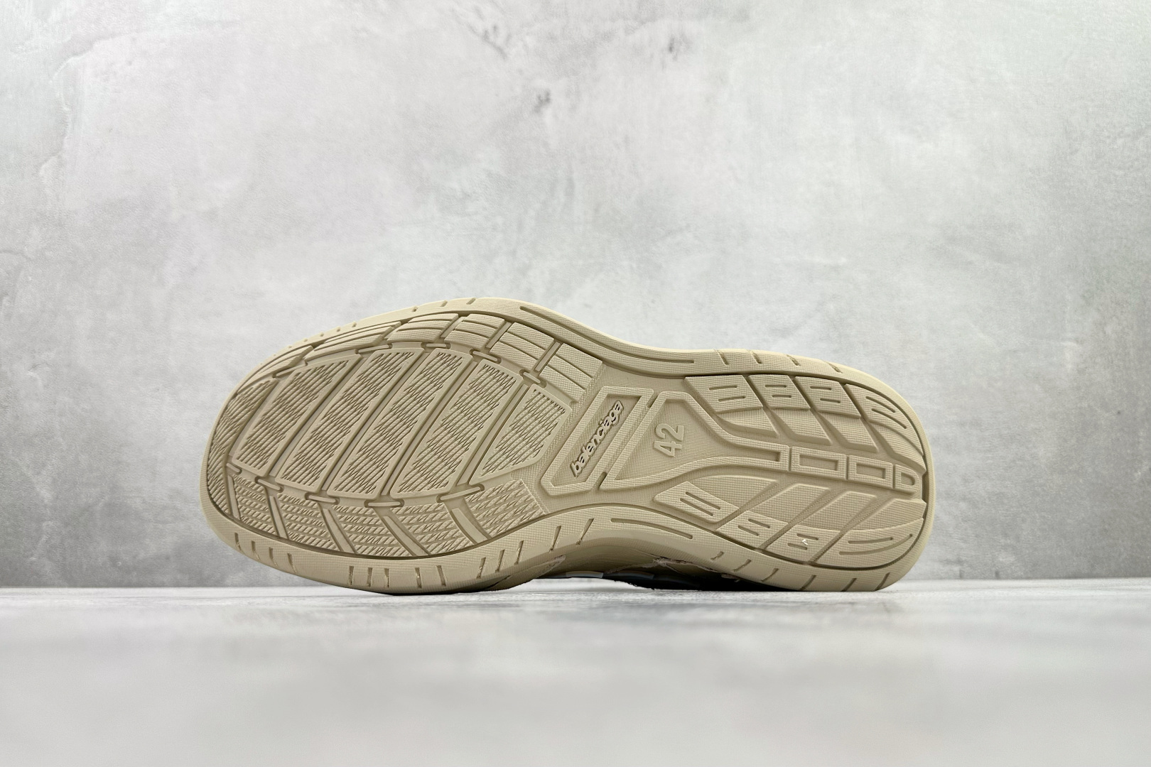 全新工厂开发 Balenciaga巴黎世家 Hamptons Worn-Out 米色 841763WCURS