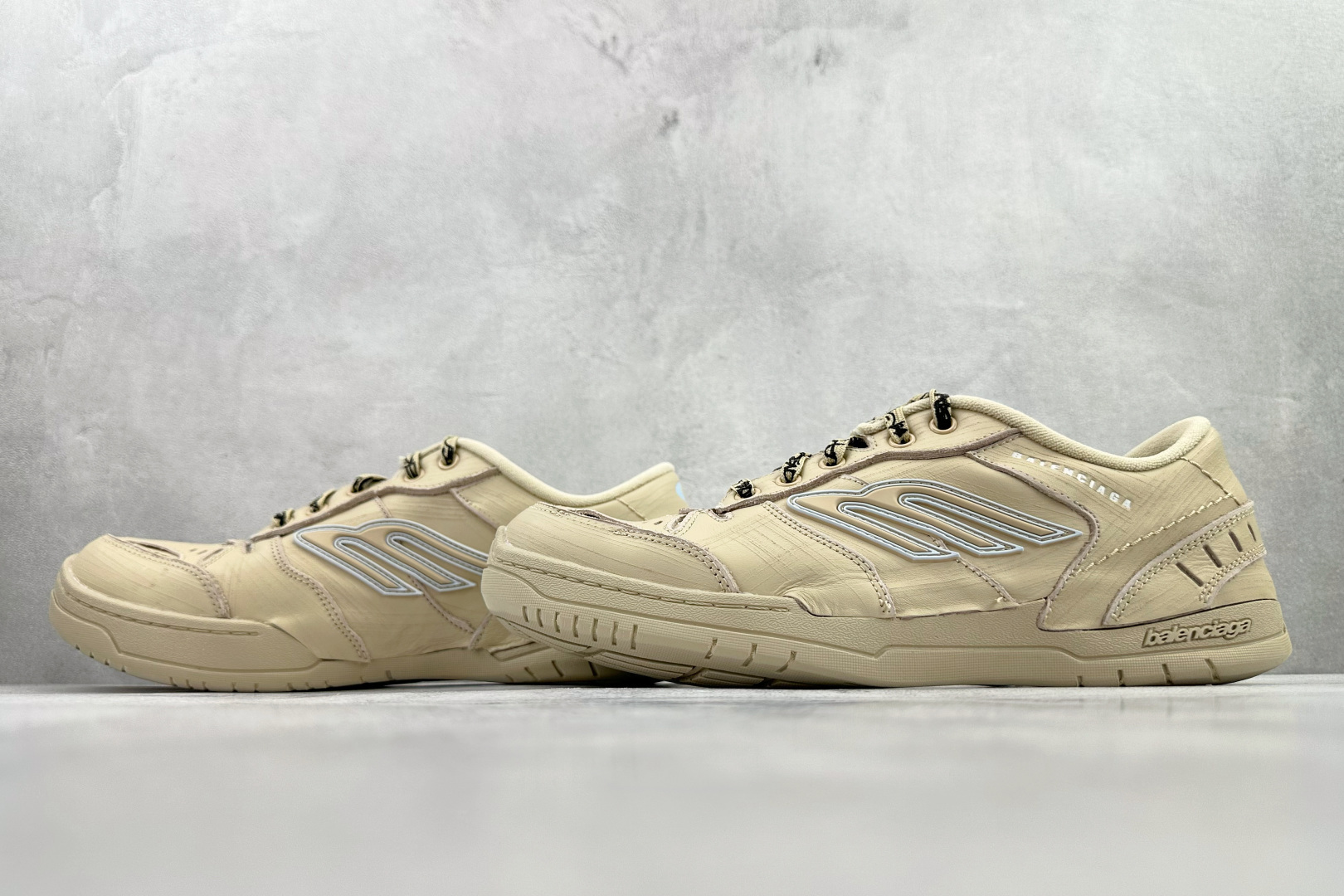 全新工厂开发 Balenciaga巴黎世家 Hamptons Worn-Out 米色 841763WCURS