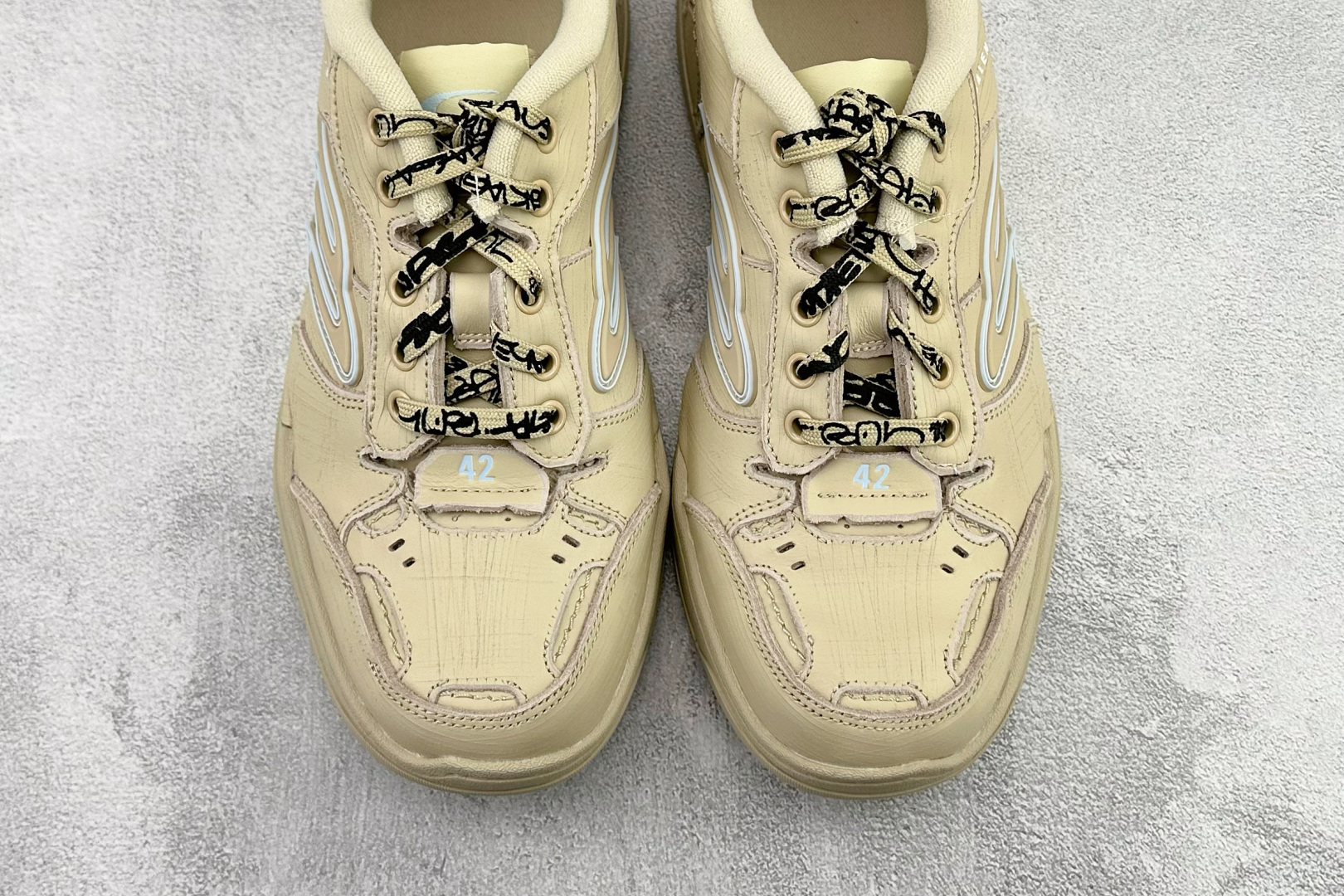 全新工厂开发 Balenciaga巴黎世家 Hamptons Worn-Out 米色 841763WCURS