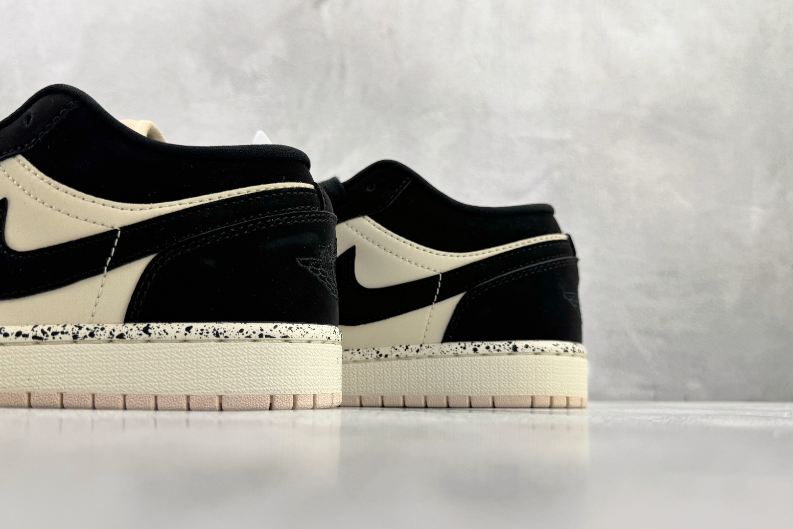 Jordan Air Jordan 1 guava ice 奶茶粉 DC0774-003