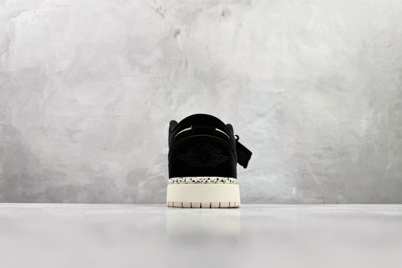 Jordan Air Jordan 1 guava ice 奶茶粉 DC0774-003