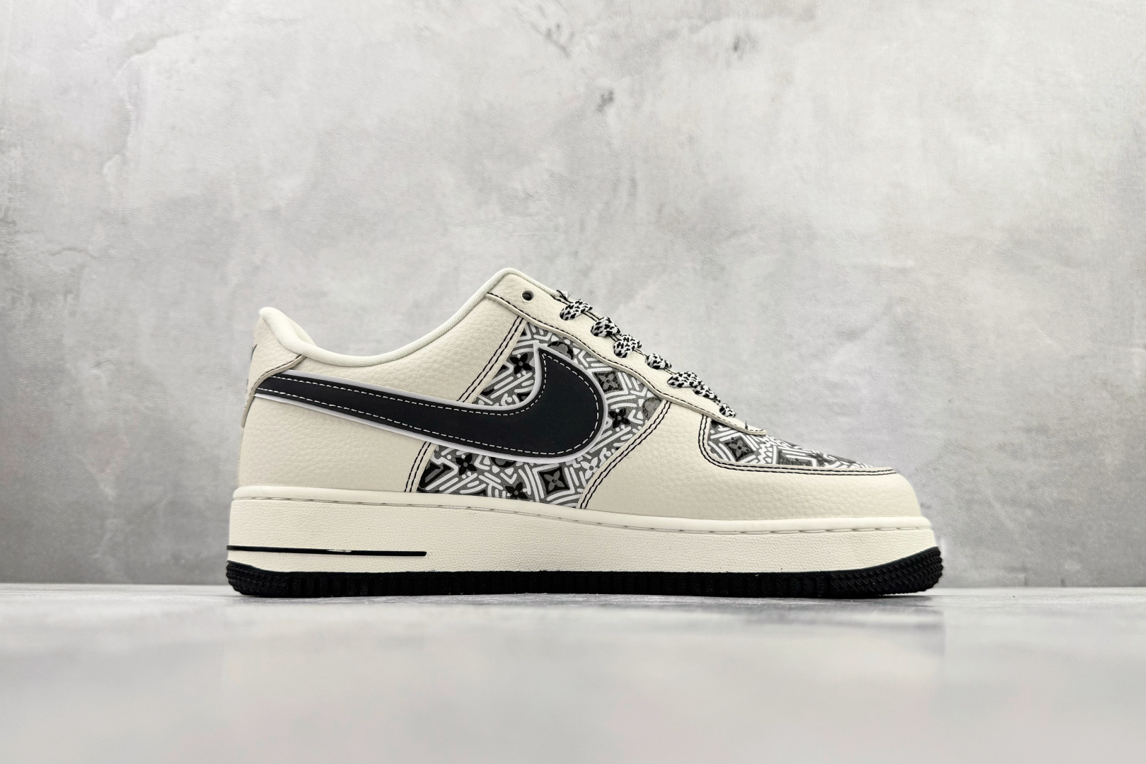 Nike Air Force 1'07 LX 白灰黑 SY1388-016