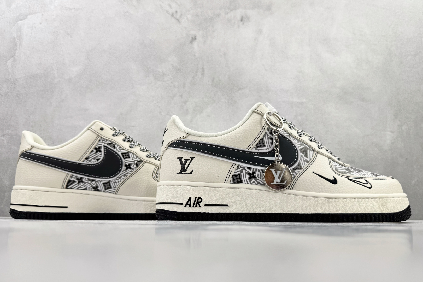 Nike Air Force 1'07 LX 白灰黑 SY1388-016