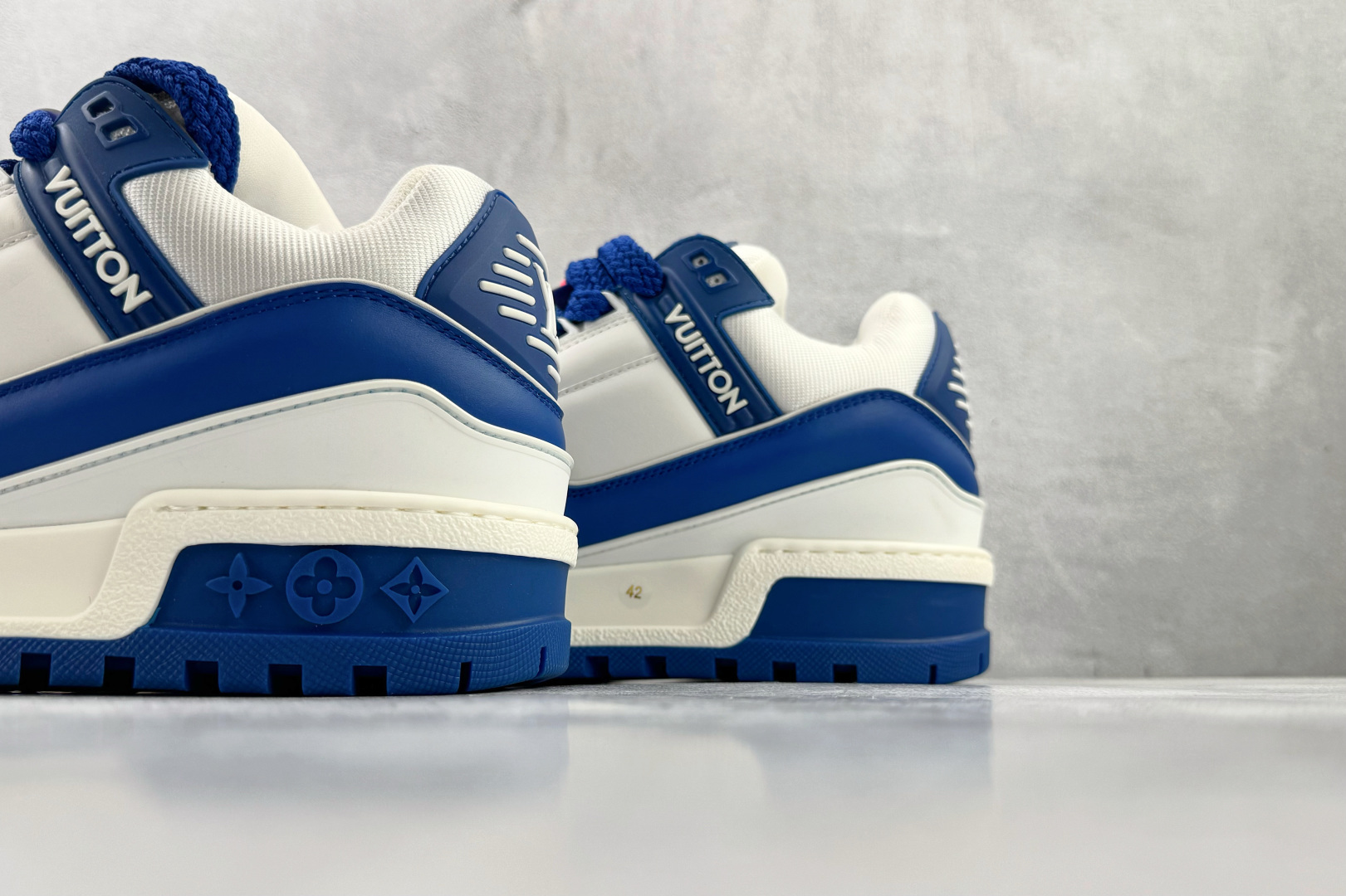 顶级纯原 LOUIS VUITTTrainer Maxi 小胖丁 白蓝 1ABZPW