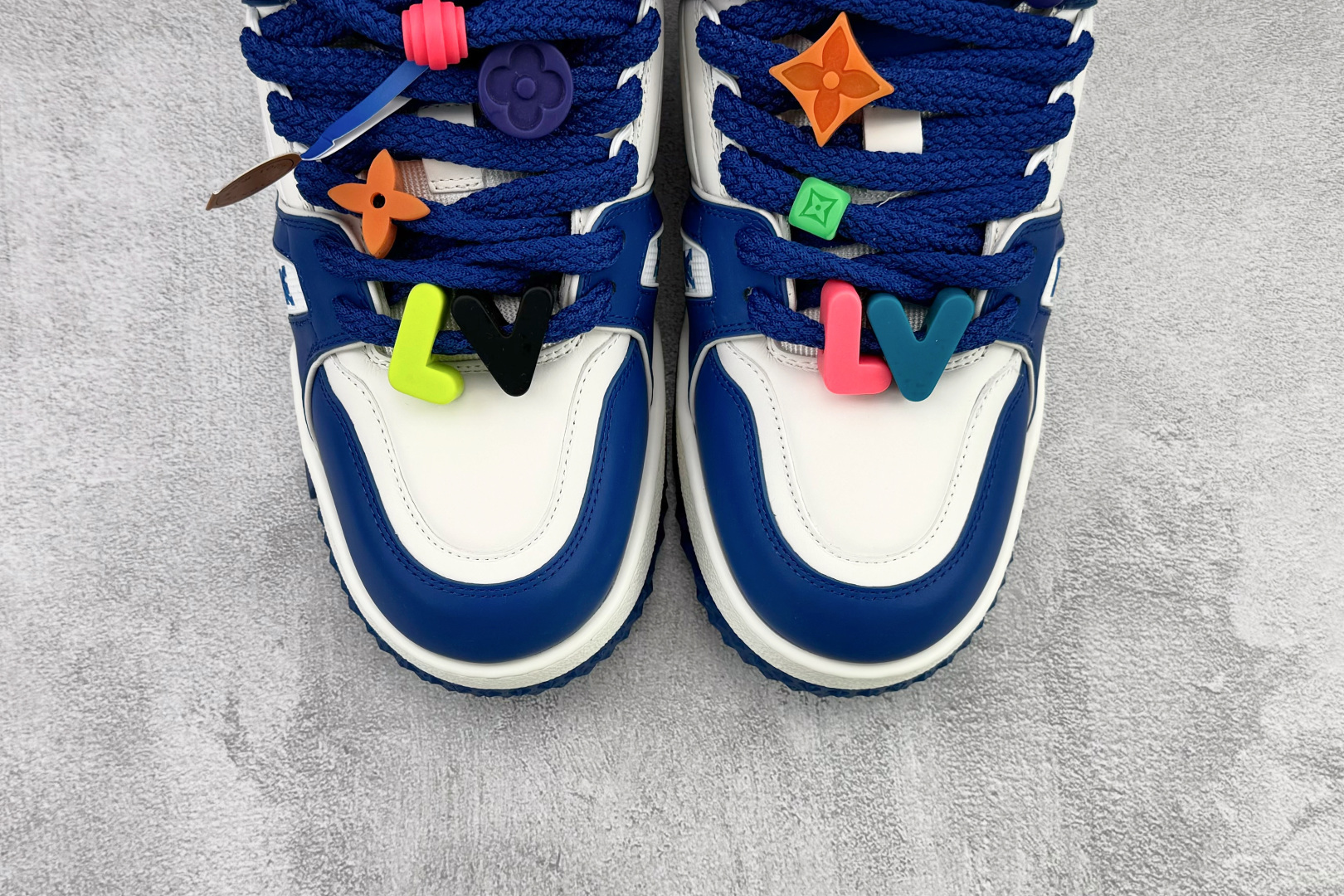 顶级纯原 LOUIS VUITTTrainer Maxi 小胖丁 白蓝 1ABZPW