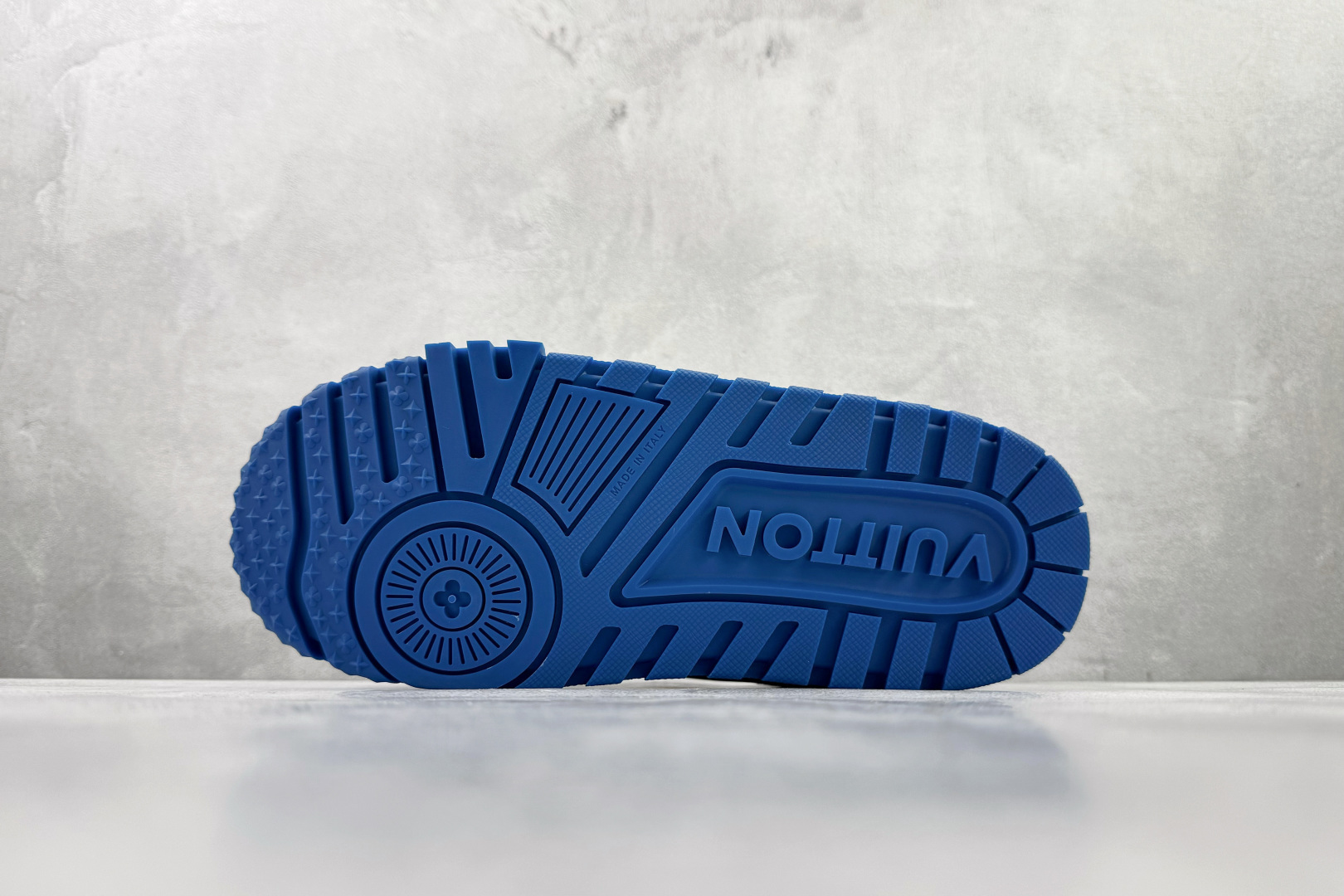 顶级纯原 LOUIS VUITTTrainer Maxi 小胖丁 白蓝 1ABZPW