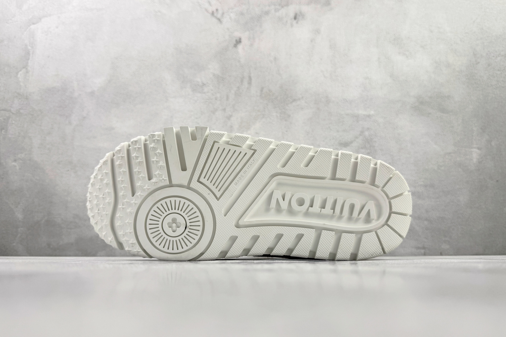 顶级纯原 LOUIS VUITTTrainer Maxi 小胖丁 黑白 1ADEJD