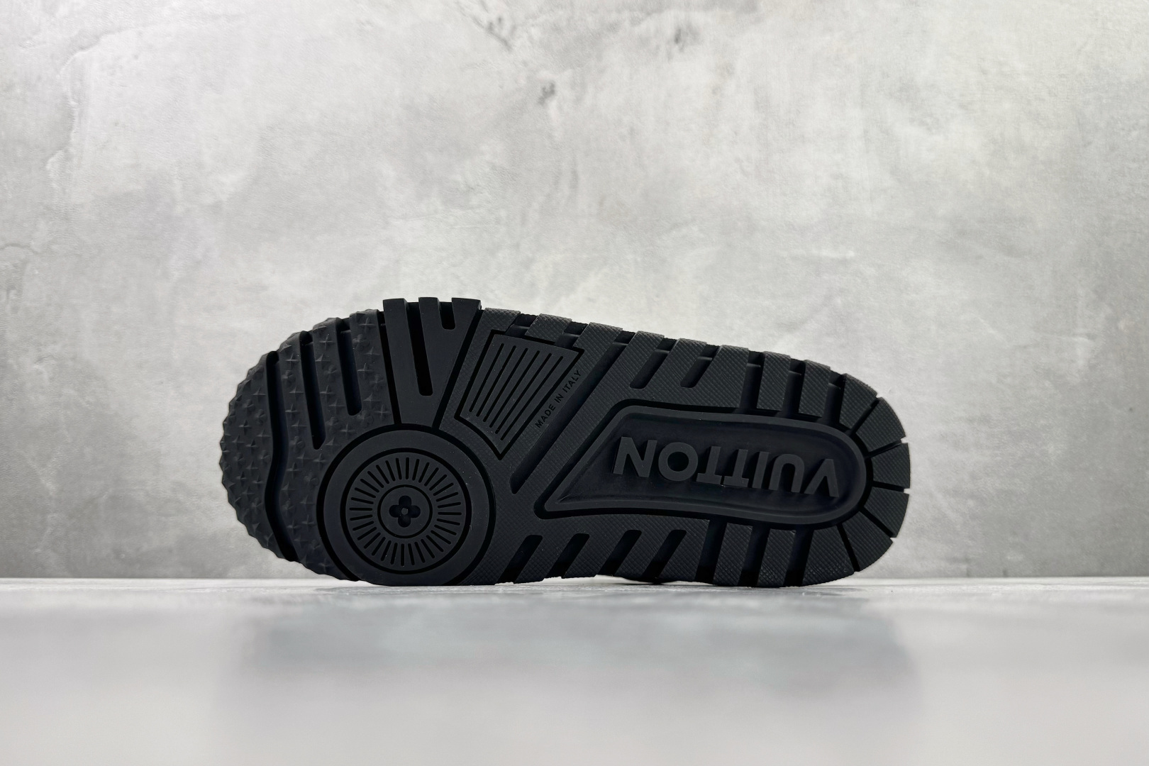 顶级纯原 LOUIS VUITTTrainer Maxi 小胖丁 黑白 1ACXAQ