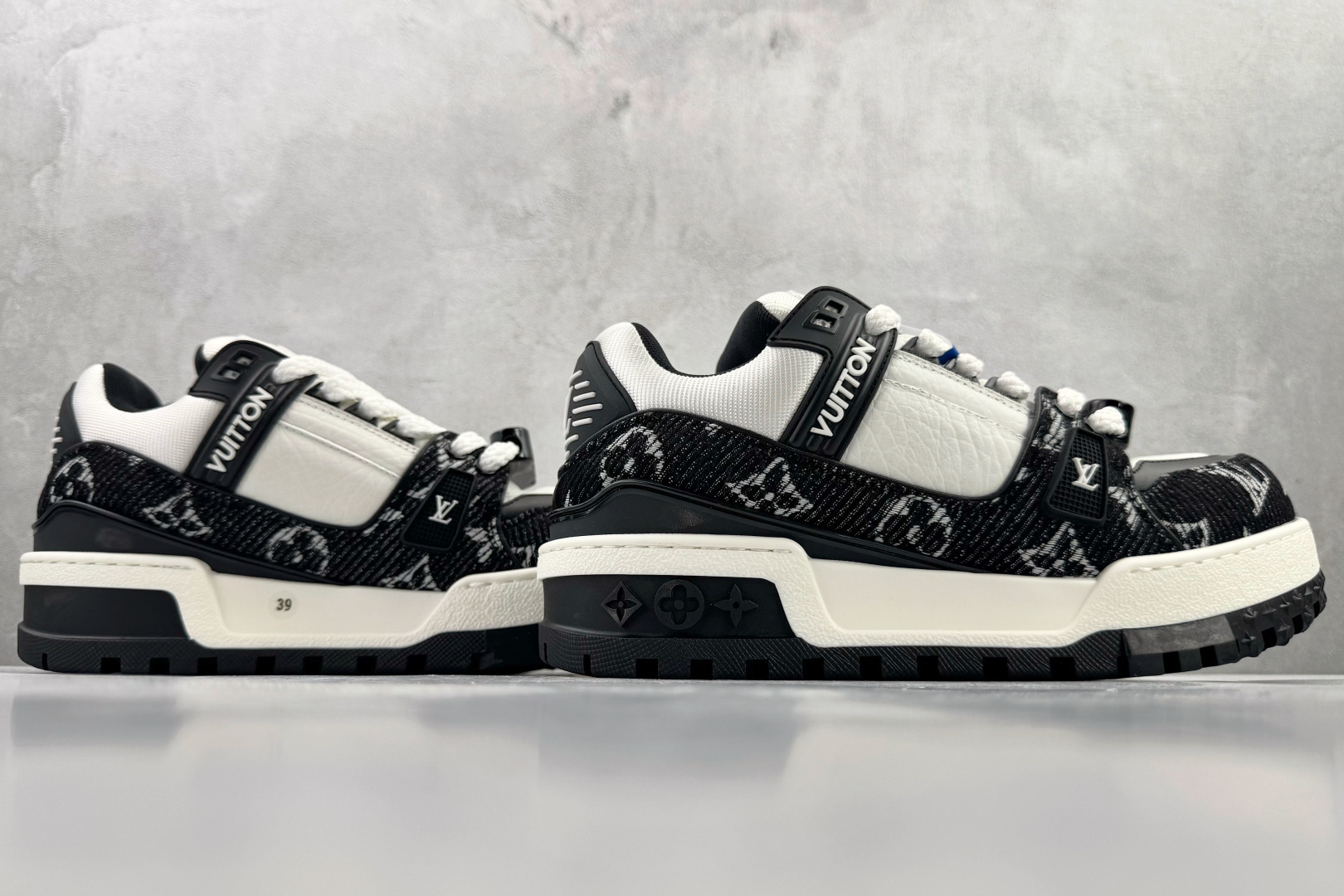 顶级纯原 LOUIS VUITTTrainer Maxi 小胖丁 黑白 1ACXAQ