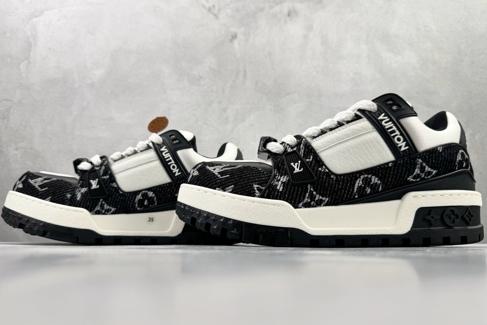 顶级纯原 LOUIS VUITTTrainer Maxi 小胖丁 黑白 1ACXAQ