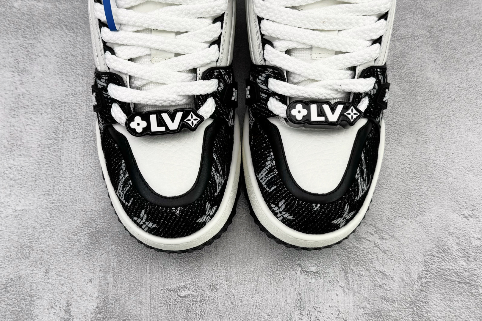 顶级纯原 LOUIS VUITTTrainer Maxi 小胖丁 黑白 1ACXAQ